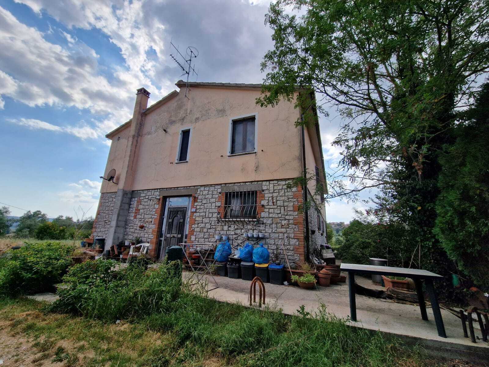 Casa indipendente con giardino in viale giacomo matteotti, Avigliano Umbro