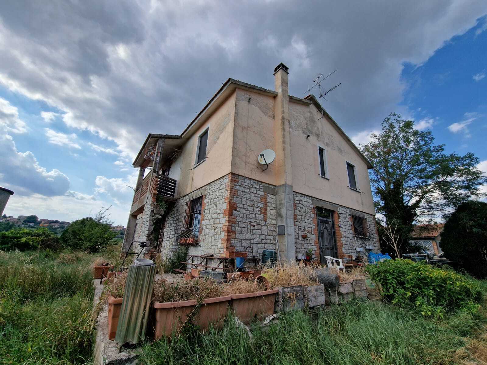 Casa indipendente con giardino in viale giacomo matteotti, Avigliano Umbro