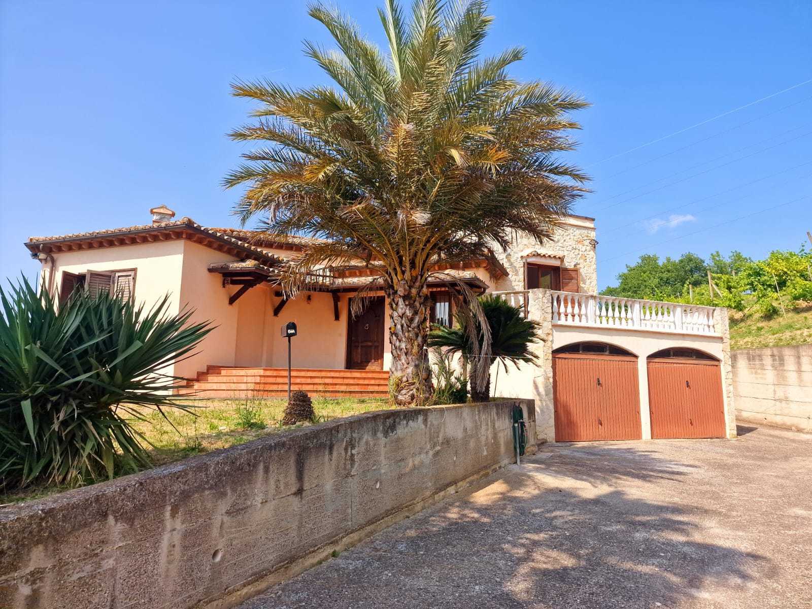 Villa con terrazzo in vocabolo colle 20, Alviano