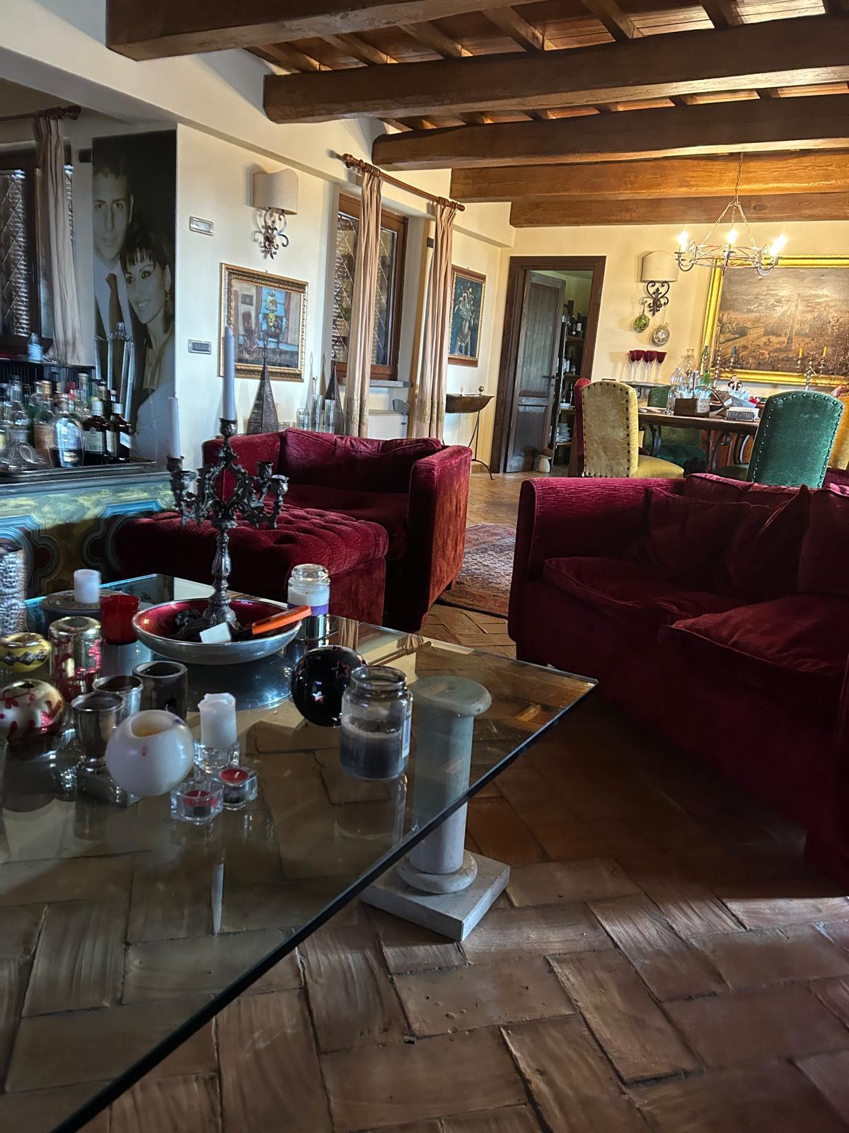 Villa con giardino in strada del fondo, Amelia