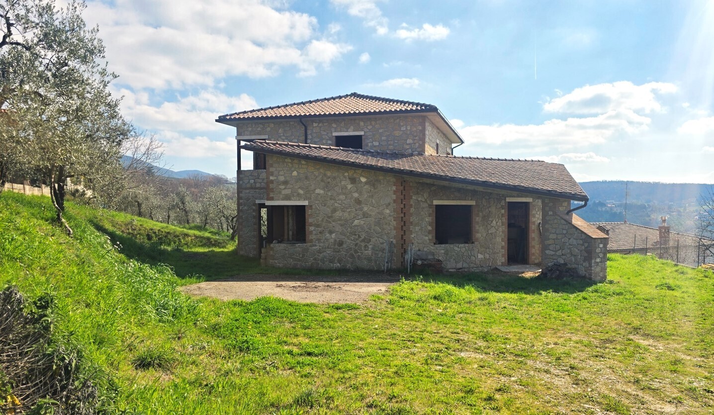 Villa con giardino in via pagliericci 15, Montecchio