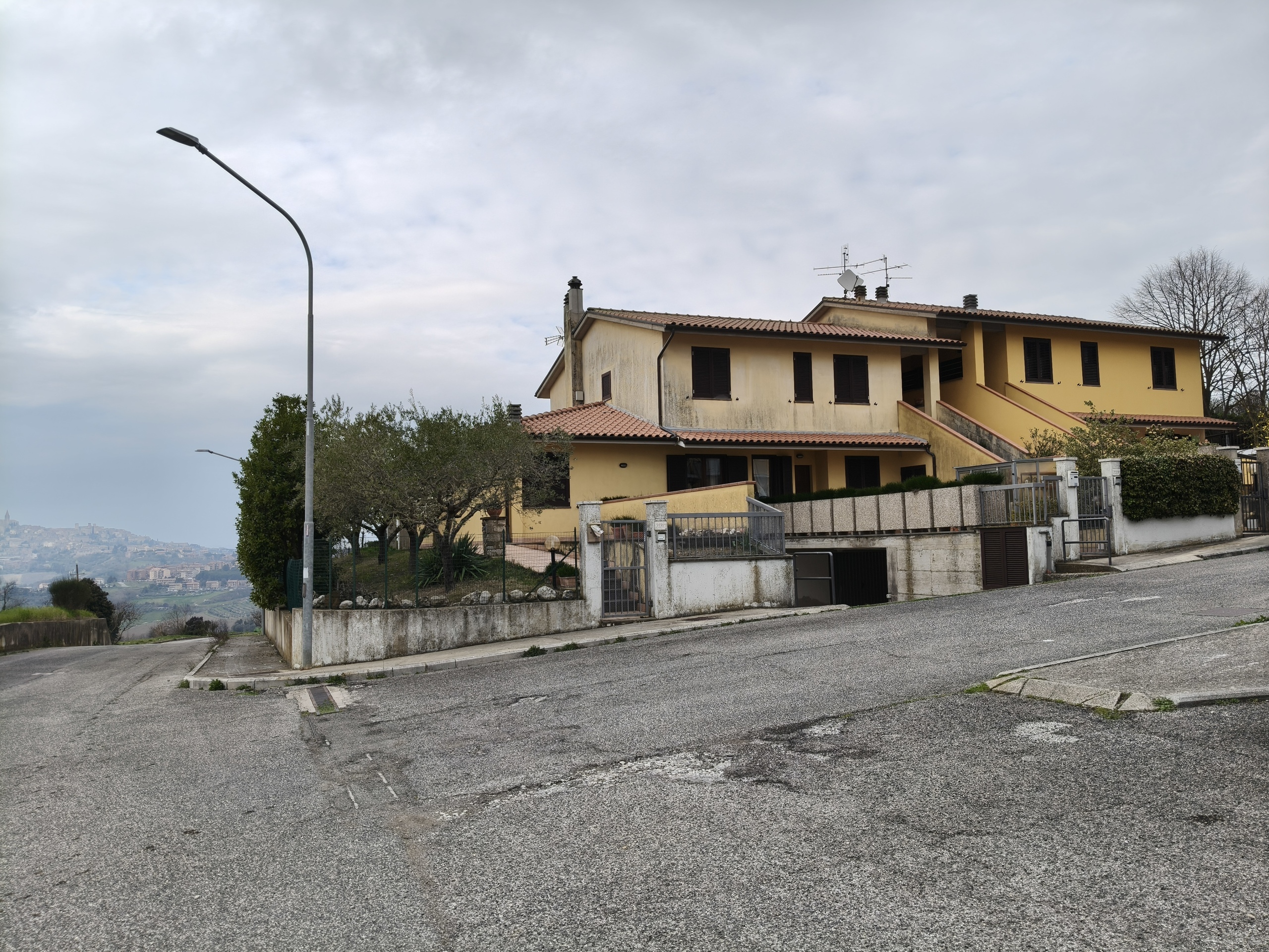 Appartamento con terrazzo in vocabolo torresquadrata 212c, Todi