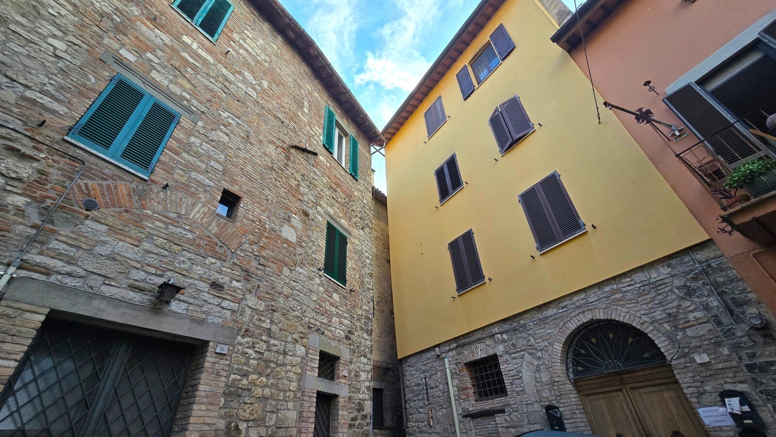 Appartamento con terrazzo in via del forno 6, Todi