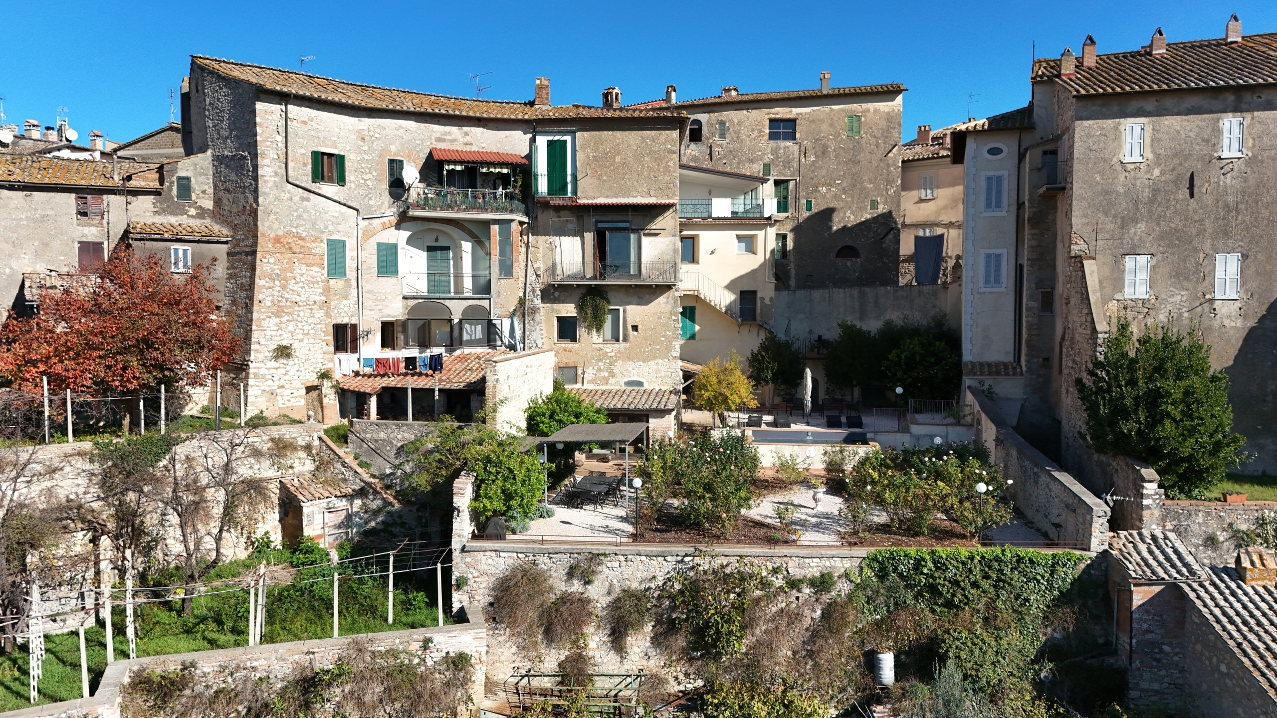 Casa indipendente con giardino in via garibaldi, Amelia