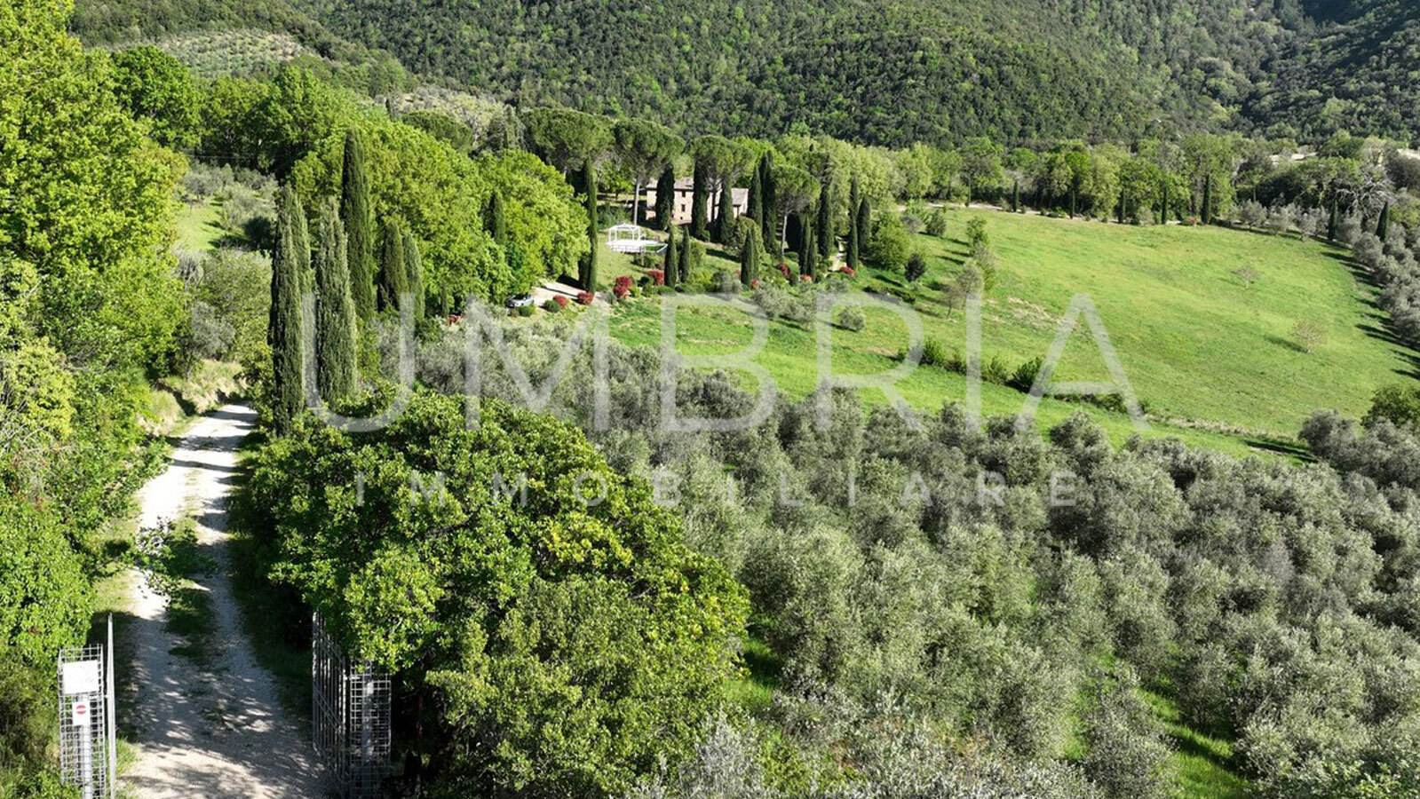 Casa indipendente con terrazzi in via degli ulivi 16, Baschi