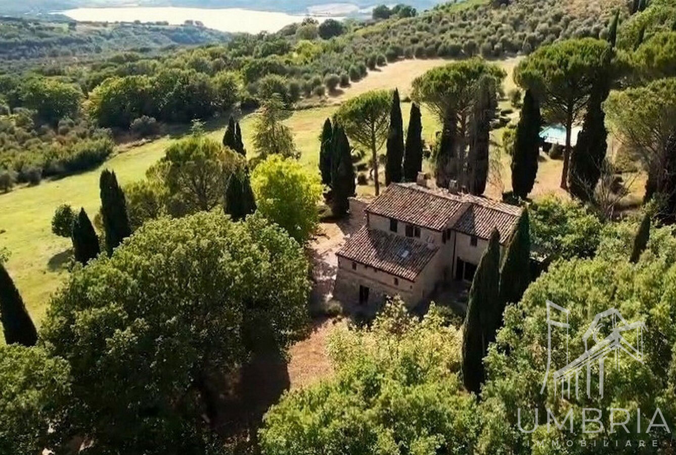 Casa indipendente con terrazzi in via degli ulivi 16, Baschi