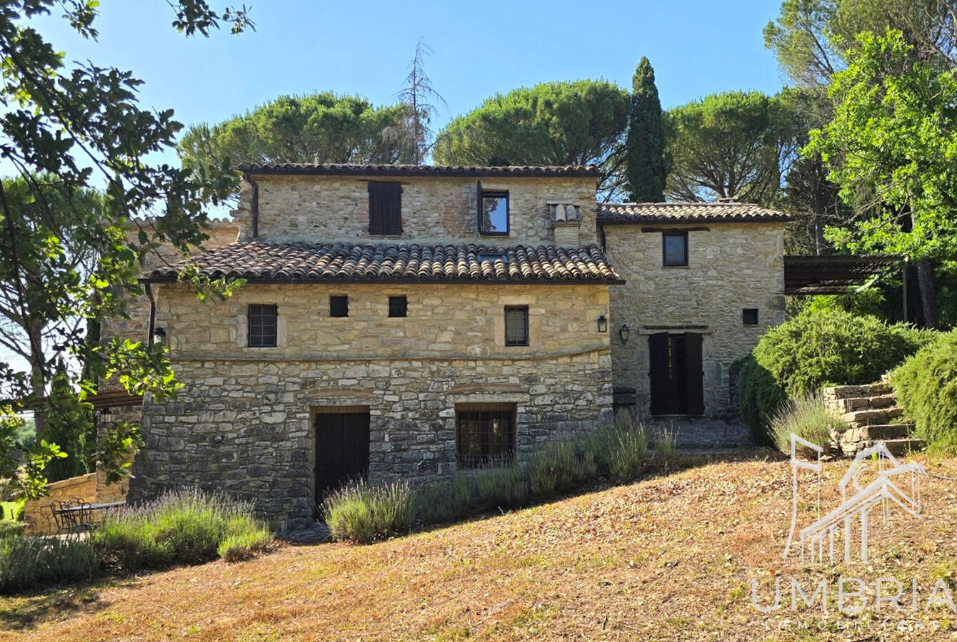Casa indipendente con terrazzi in via degli ulivi 16, Baschi