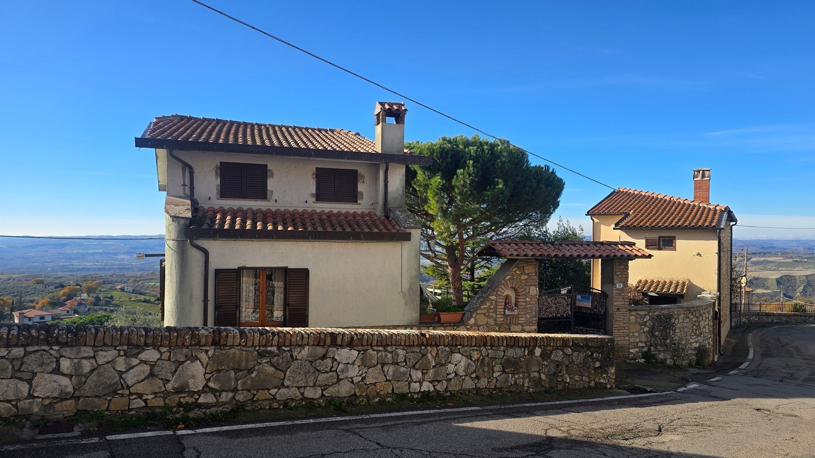 Casa indipendente con giardino in via sasso grosso 2, Montecchio