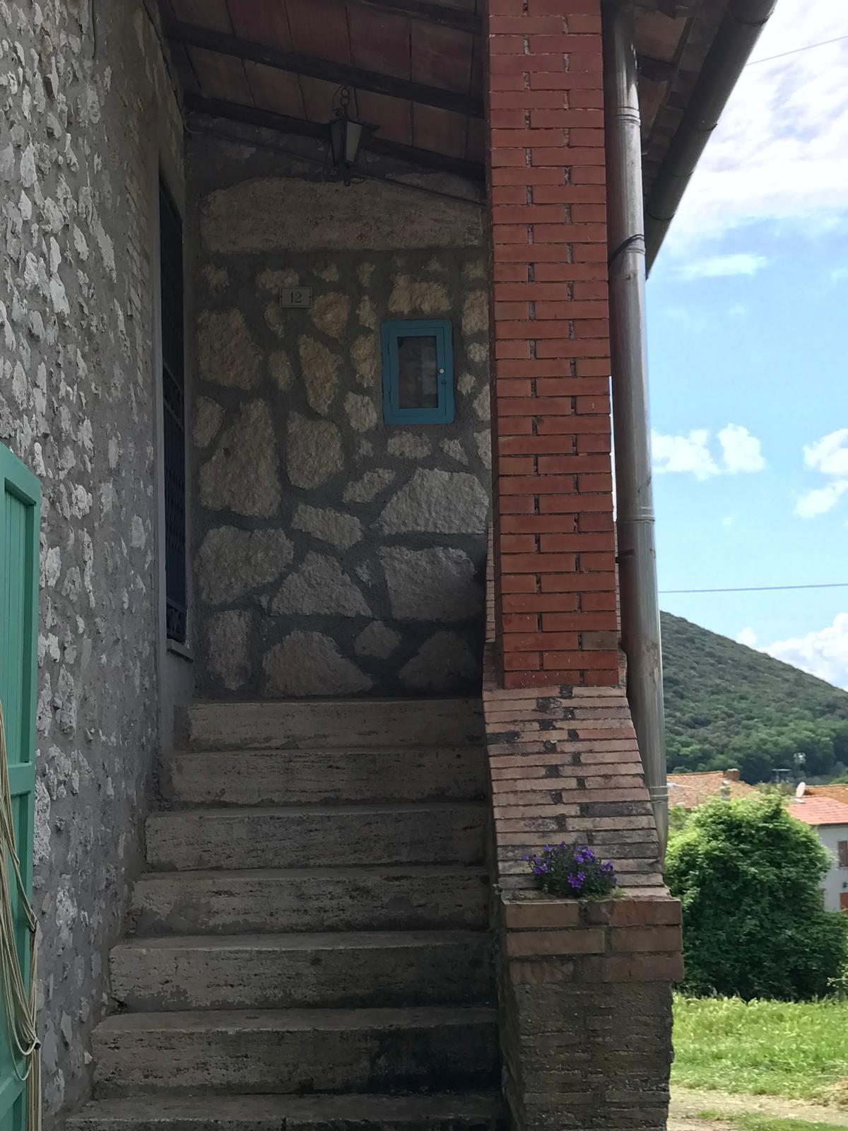 Casa indipendente con giardino in localita cocciano, Guardea