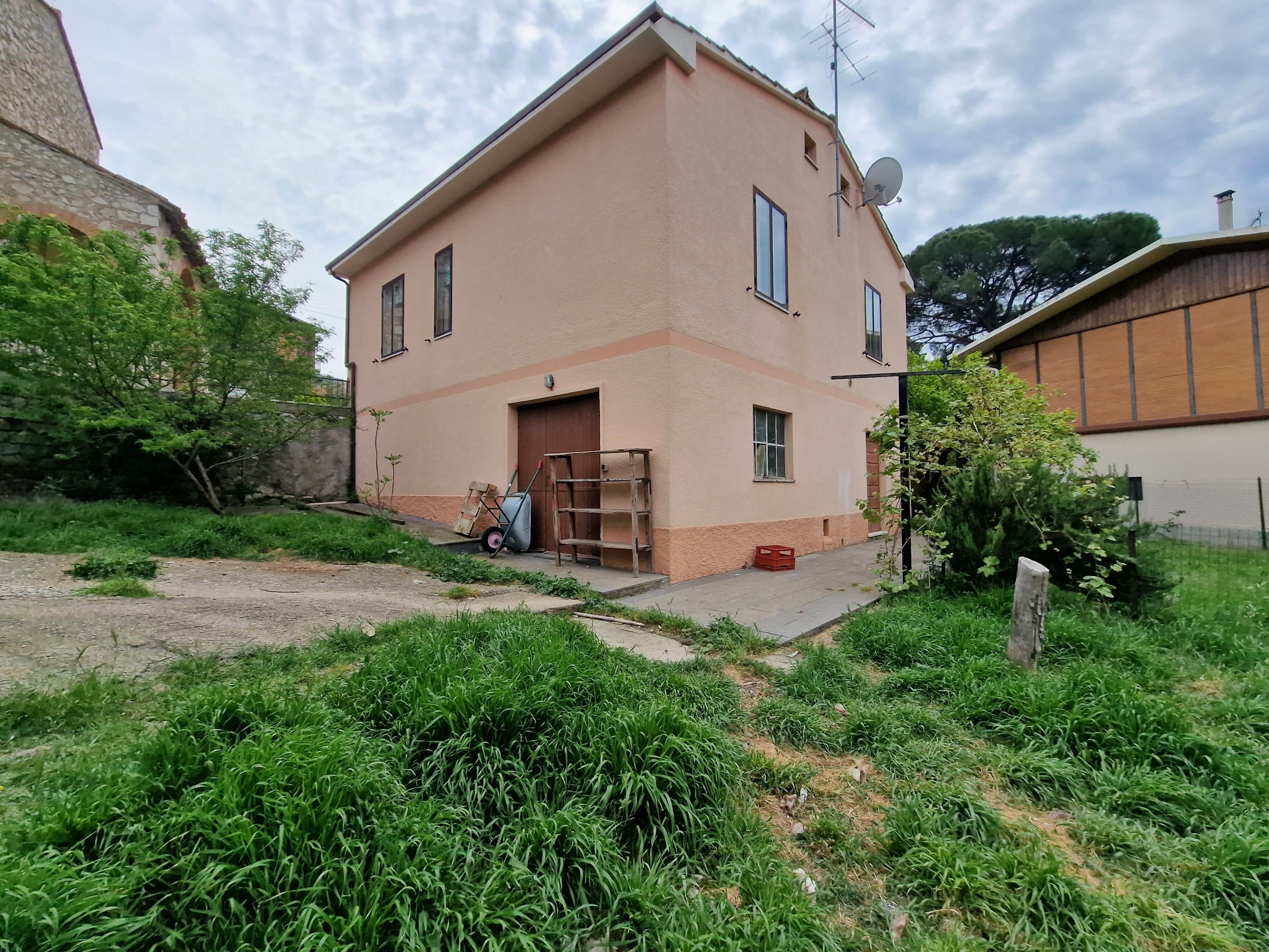 Villa con giardino in via madonna dei pini 17, Lugnano in Teverina