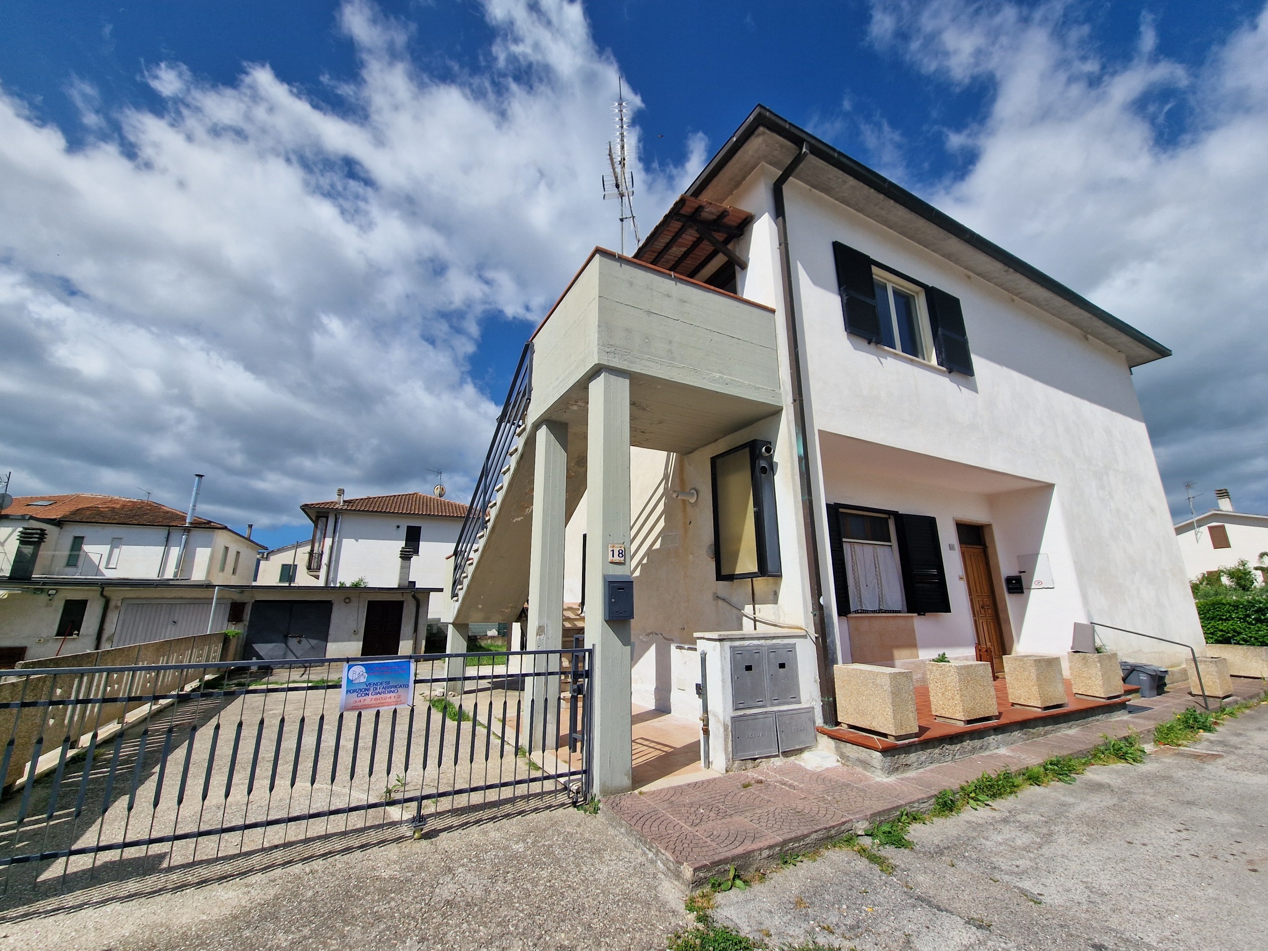 Casa indipendente con giardino in via pianetta, Narni