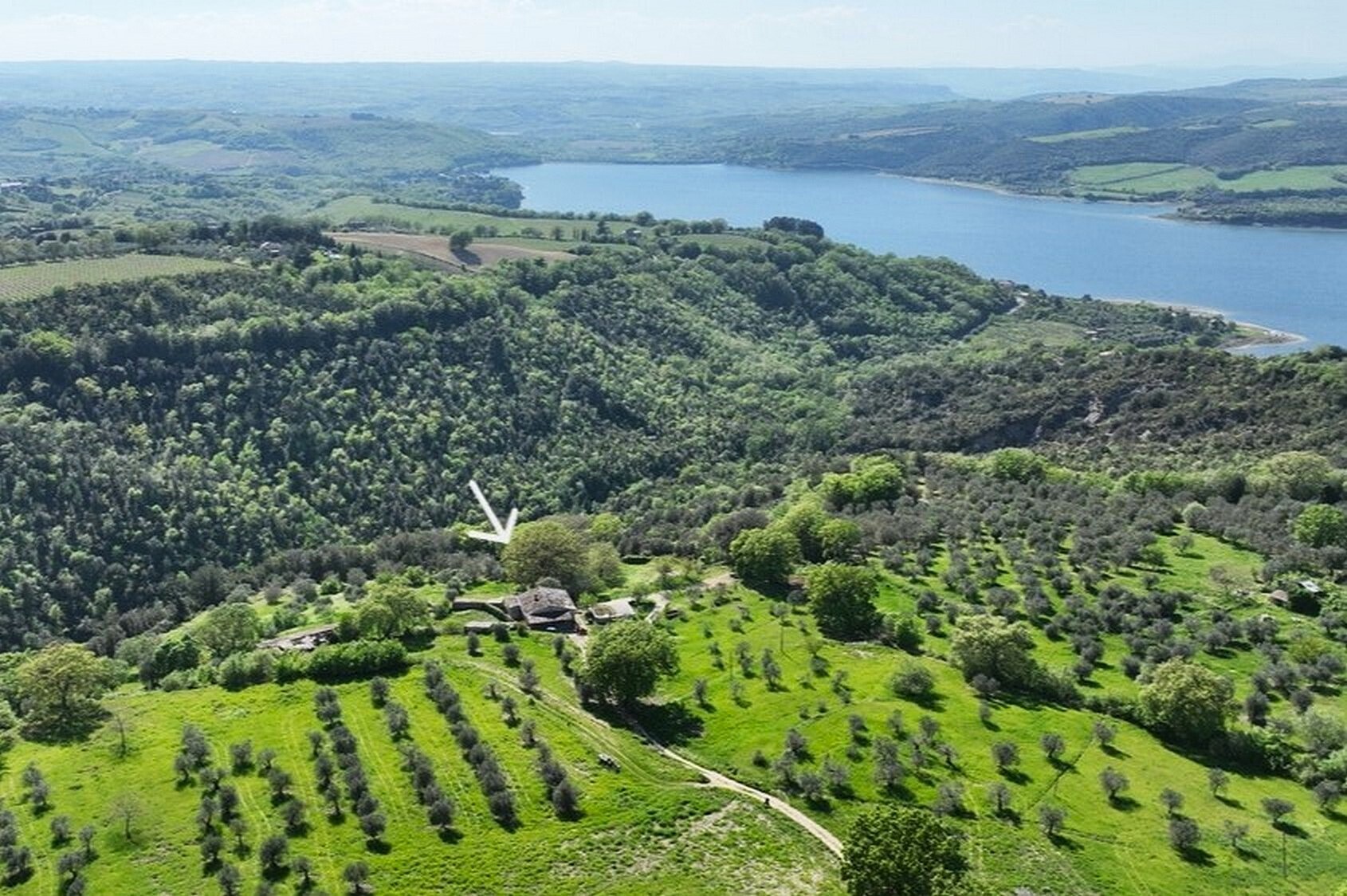 Casa indipendente vista lago in vocabolo poggio del pianello 9, Baschi