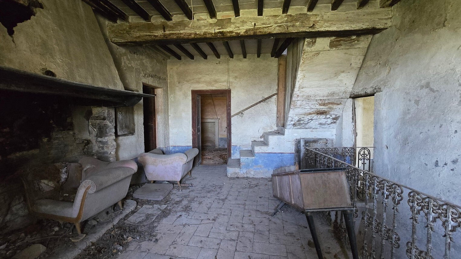 Stabile/Palazzo con giardino in via conte degli atti 4, Baschi