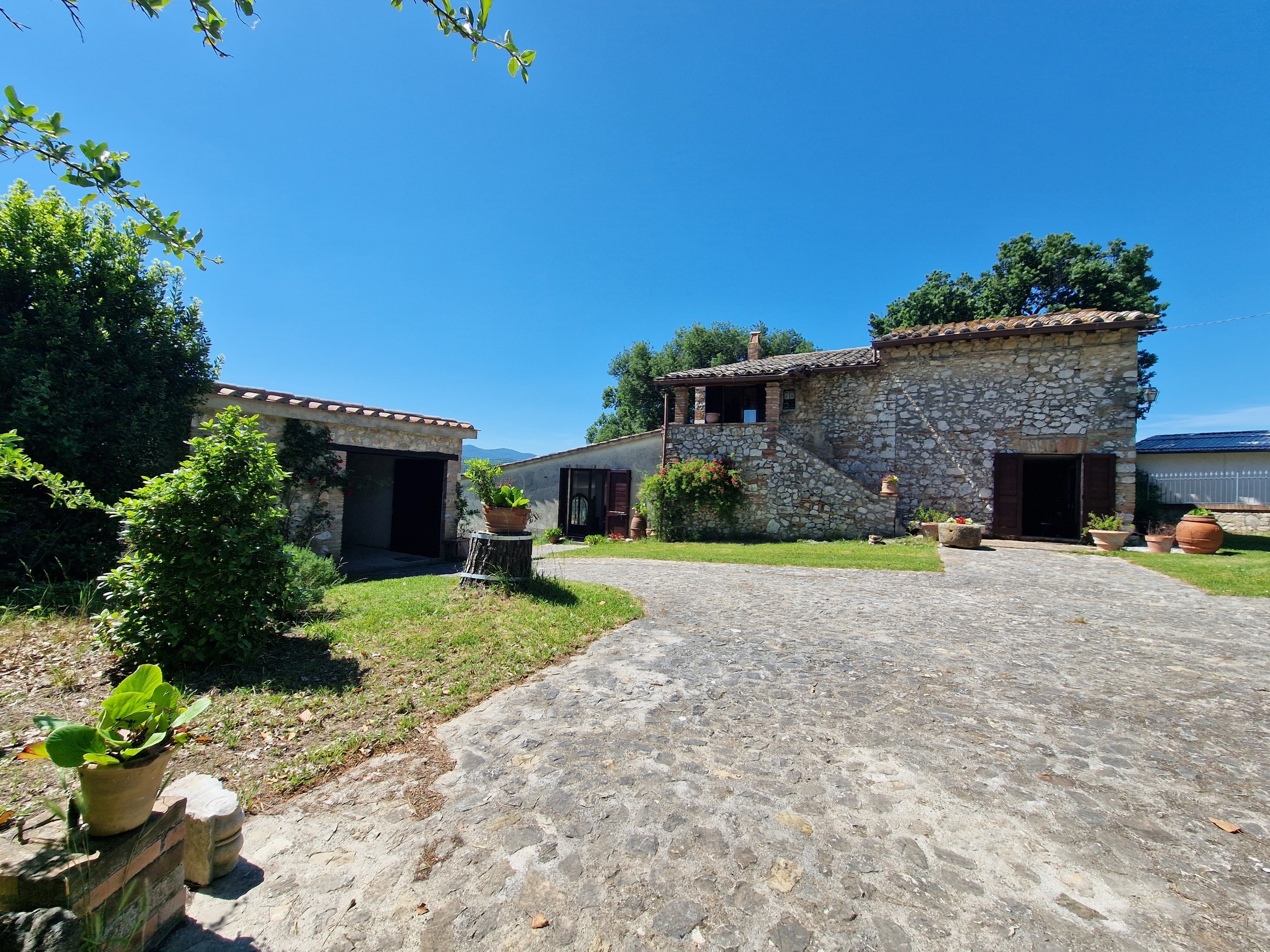 Casa indipendente con giardino in strada di mogli 2, Amelia