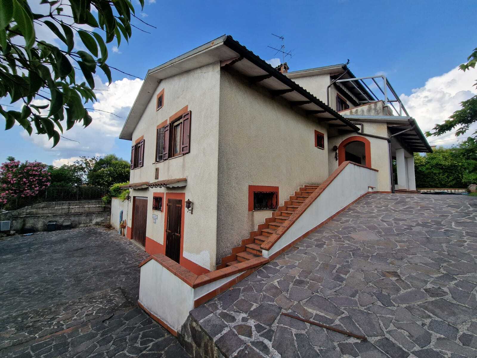 Villa con giardino in via giacomo matteotti 6, Montecastrilli
