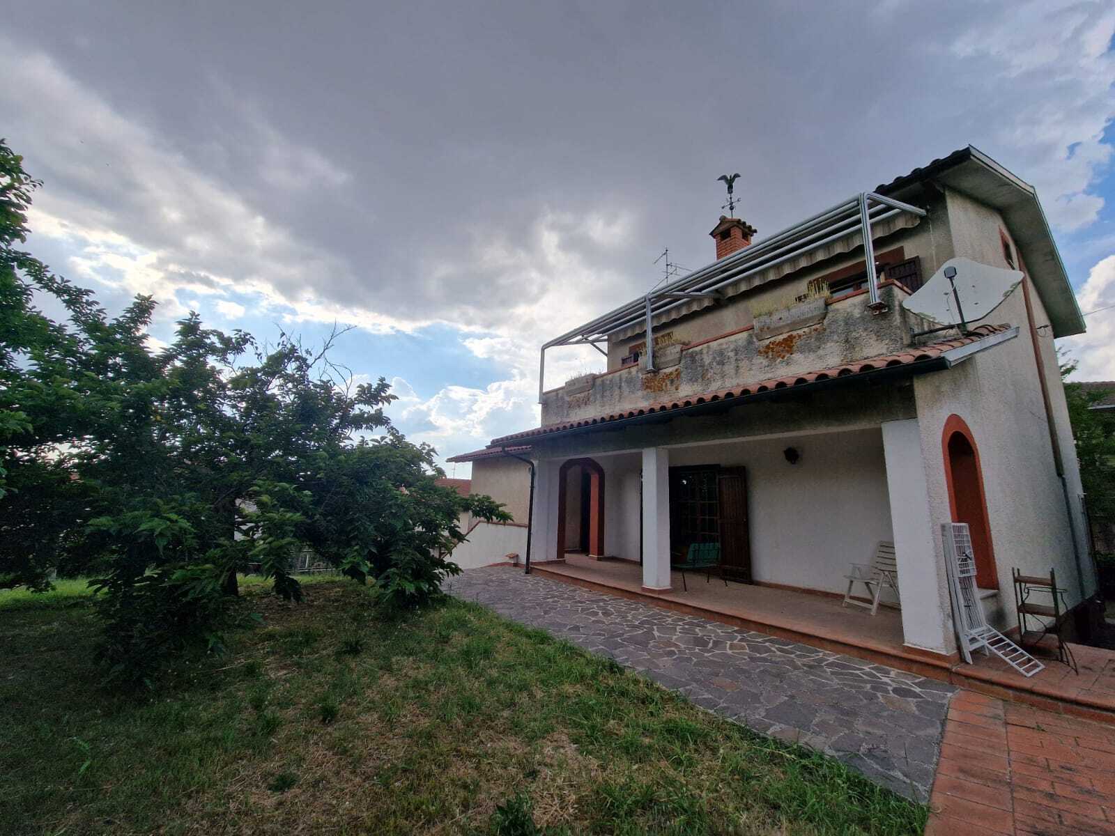 Villa con giardino in via giacomo matteotti 6, Montecastrilli