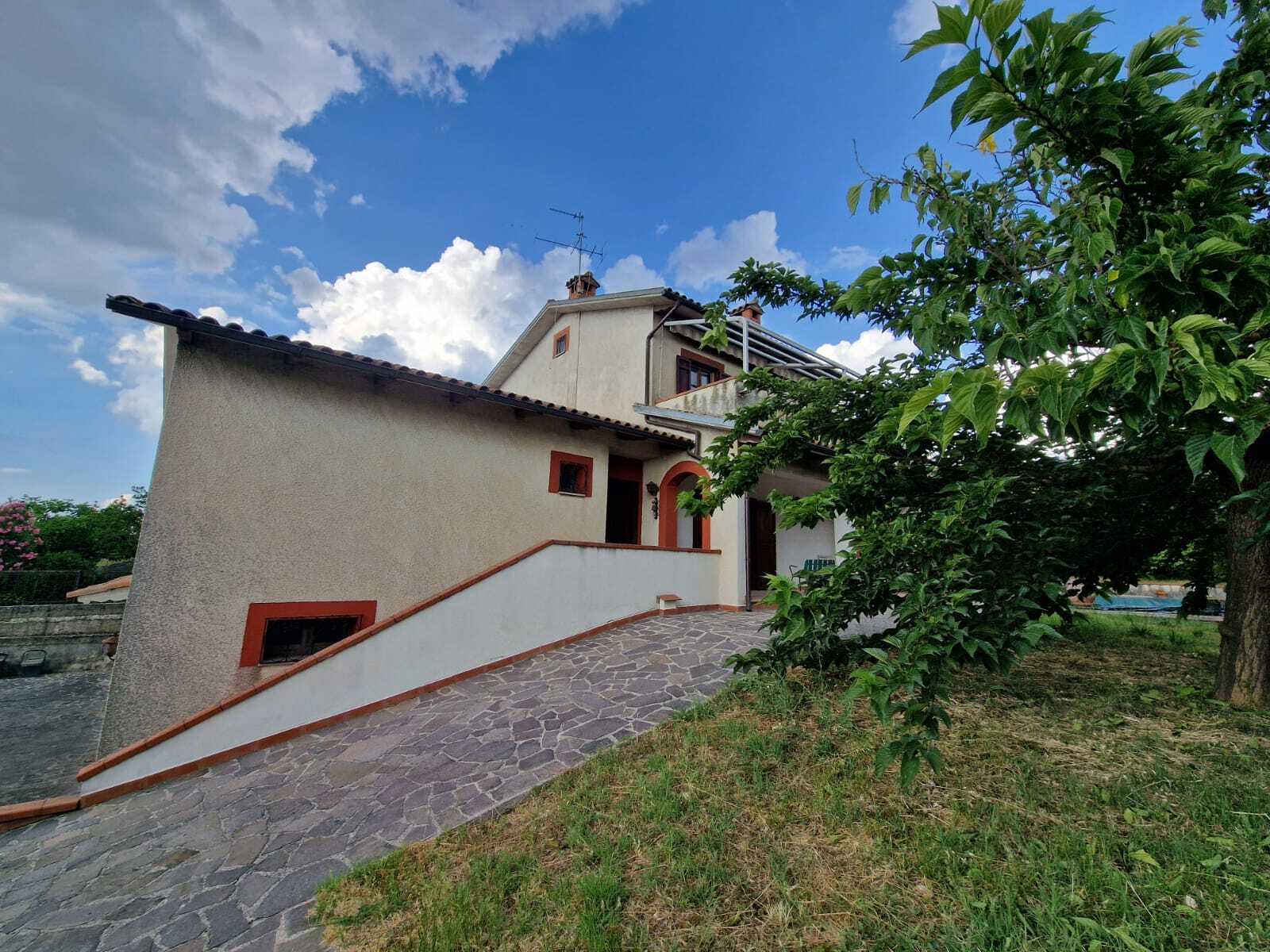 Villa con giardino in via giacomo matteotti 6, Montecastrilli