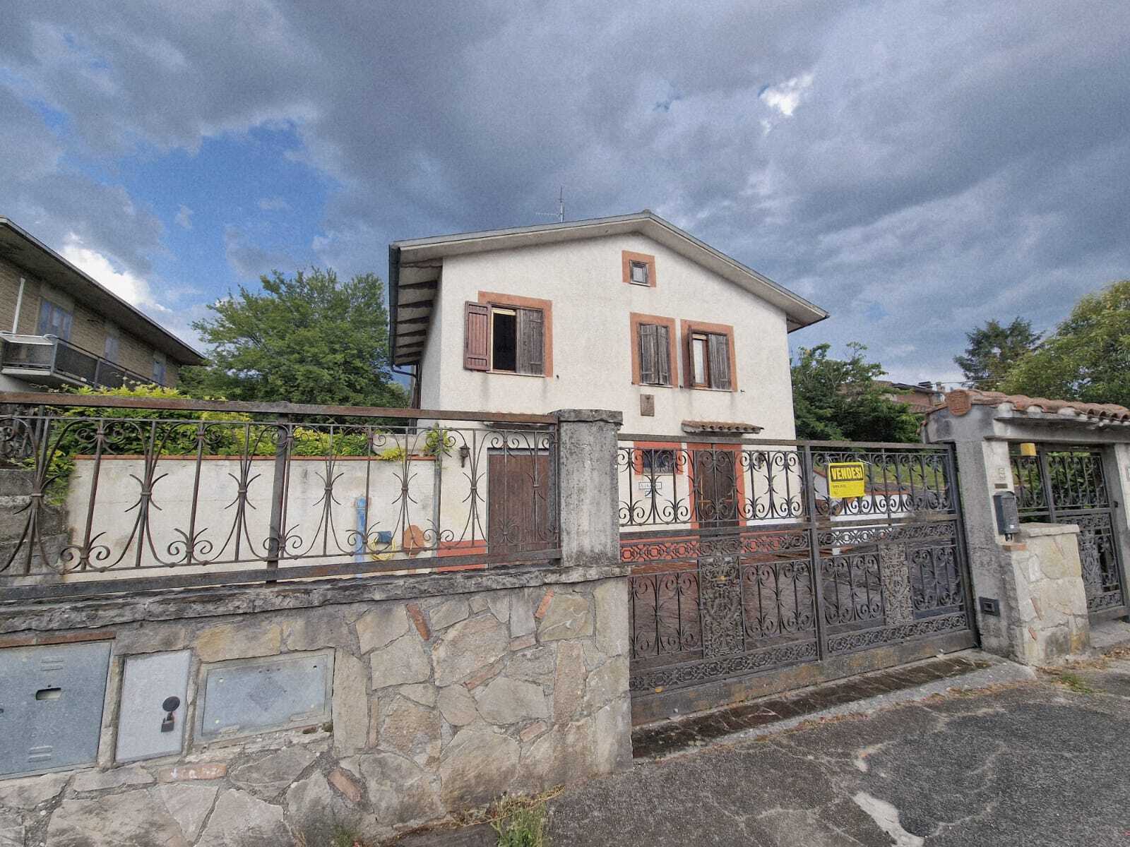 Villa con giardino in via giacomo matteotti 6, Montecastrilli