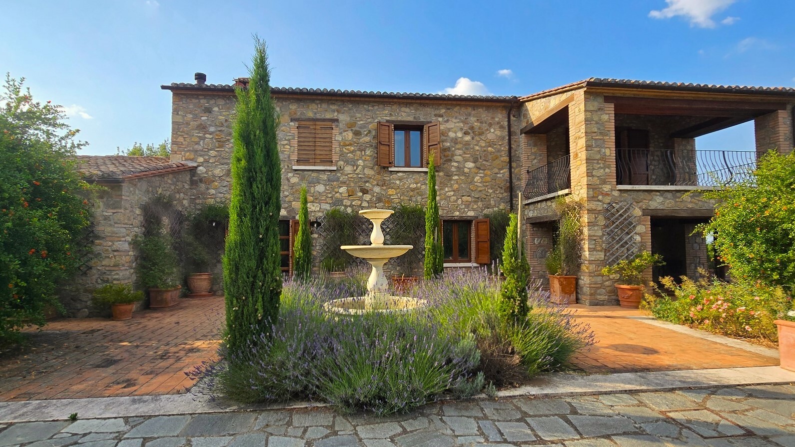 Casa indipendente con terrazzo a Allerona