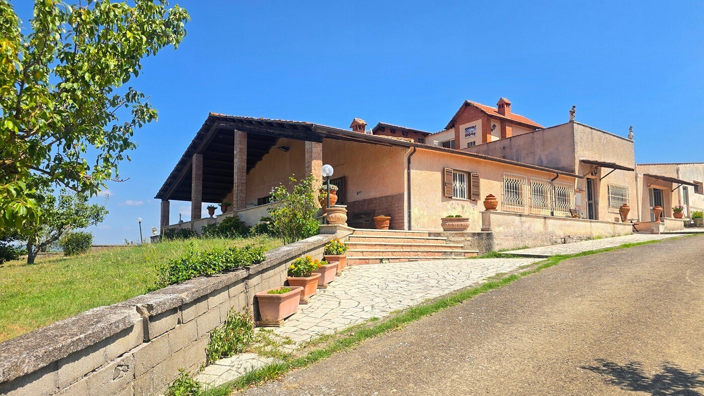 Casa indipendente con terrazzo in via selvarella 2-6, Montecchio
