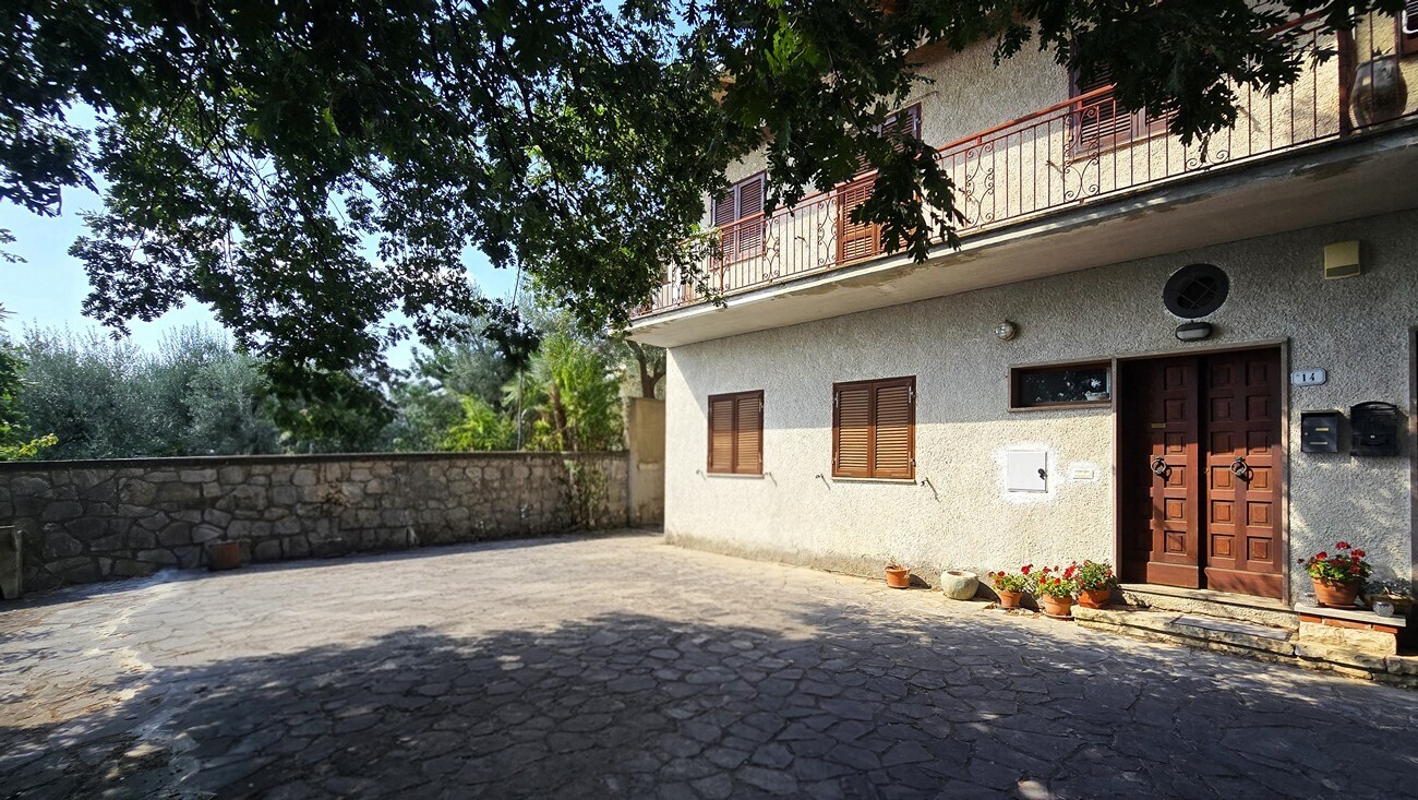 Trilocale ristrutturato in via delle mimose 37, Montecchio