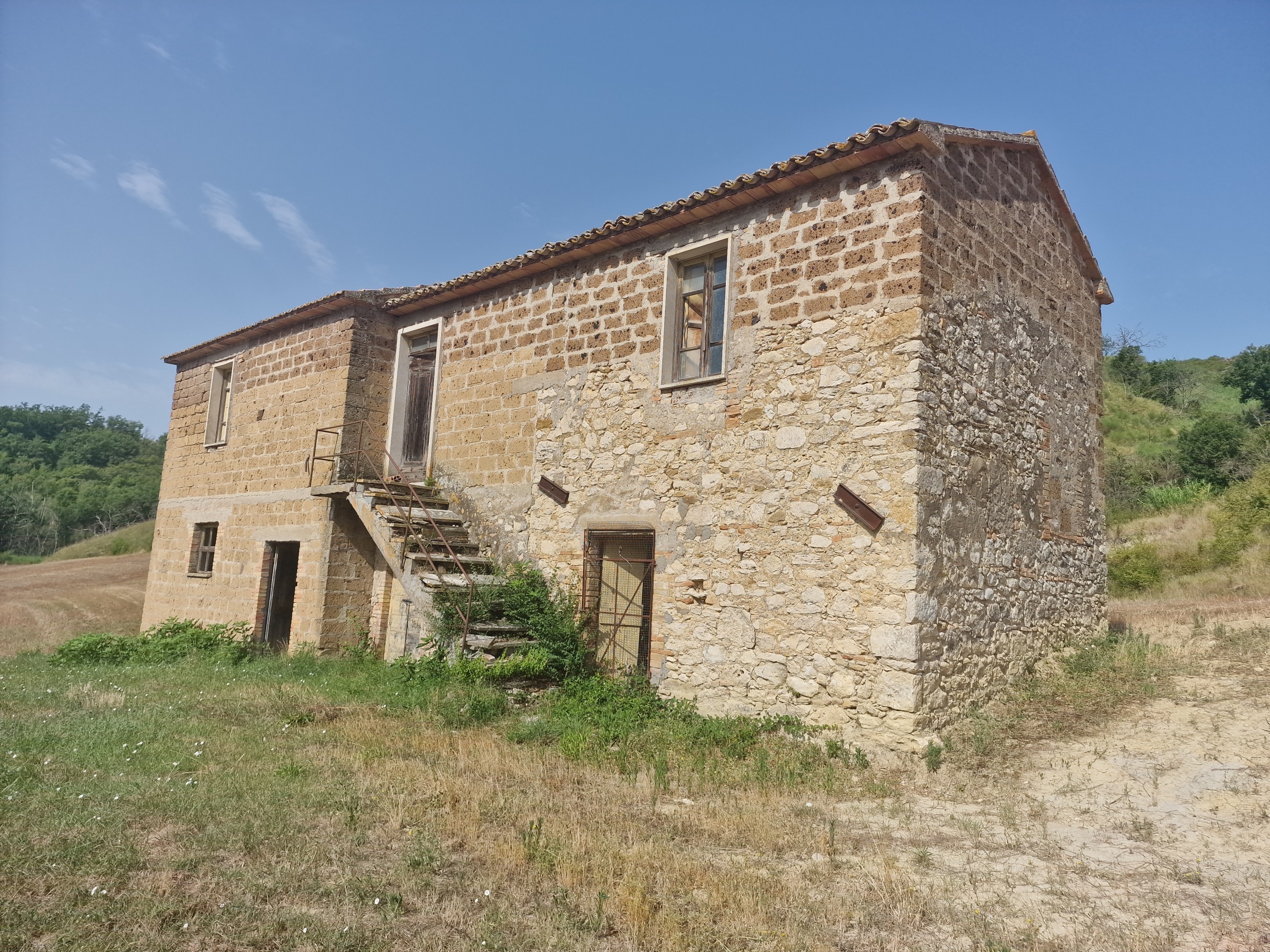 Rustico da ristrutturare in via del fossato, Guardea