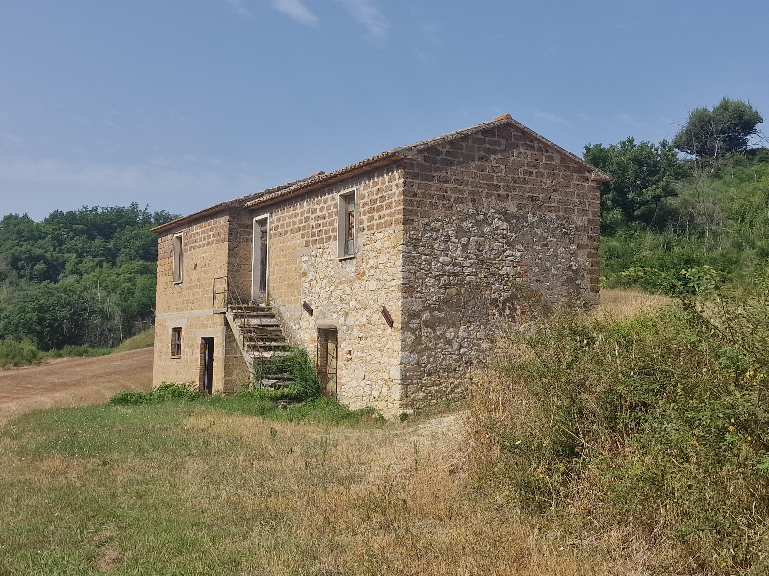 Rustico da ristrutturare in via del fossato, Guardea