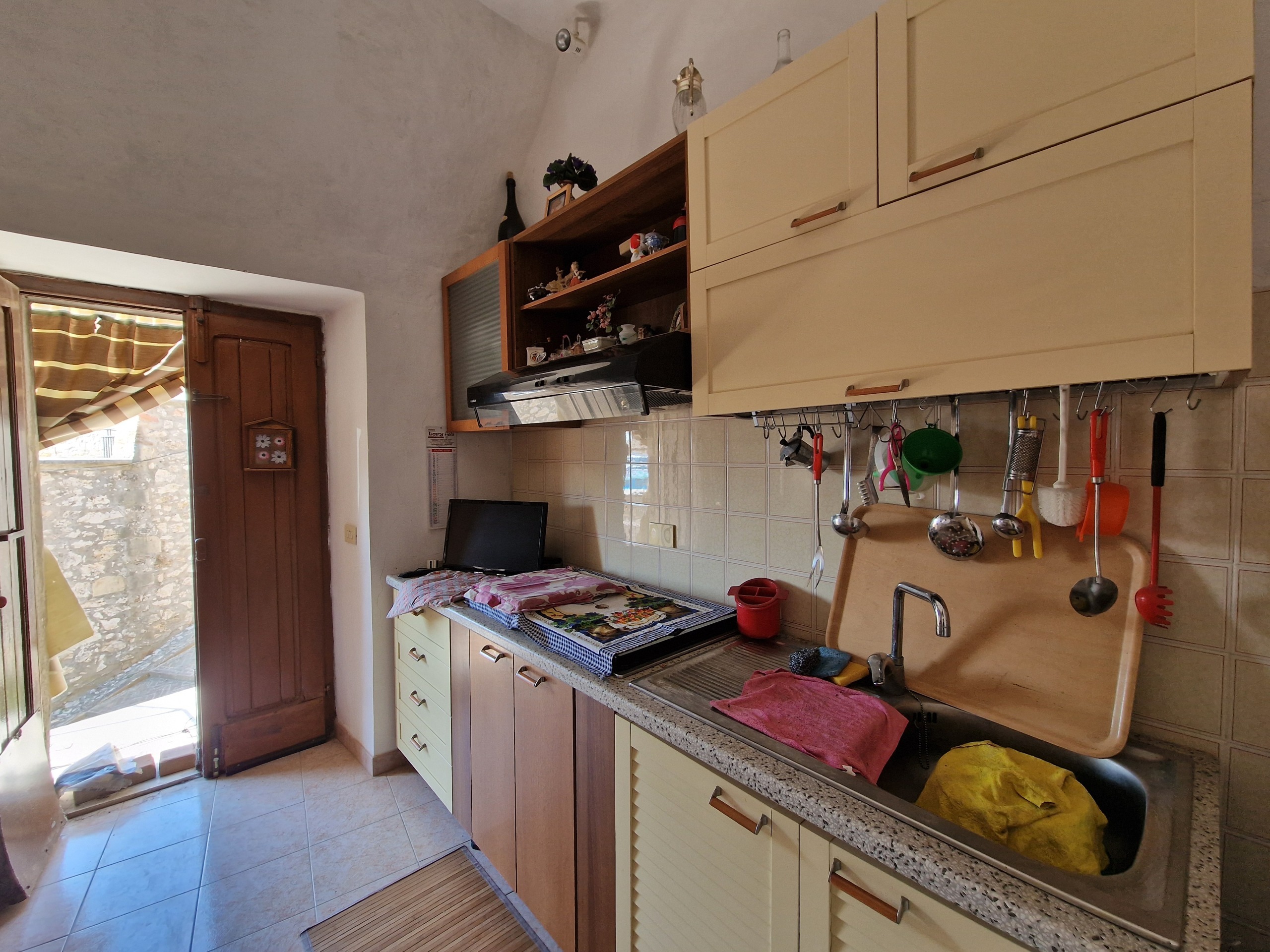 Casa indipendente da ristrutturare in vicolo dell'ospedale 9, Lugnano in Teverina