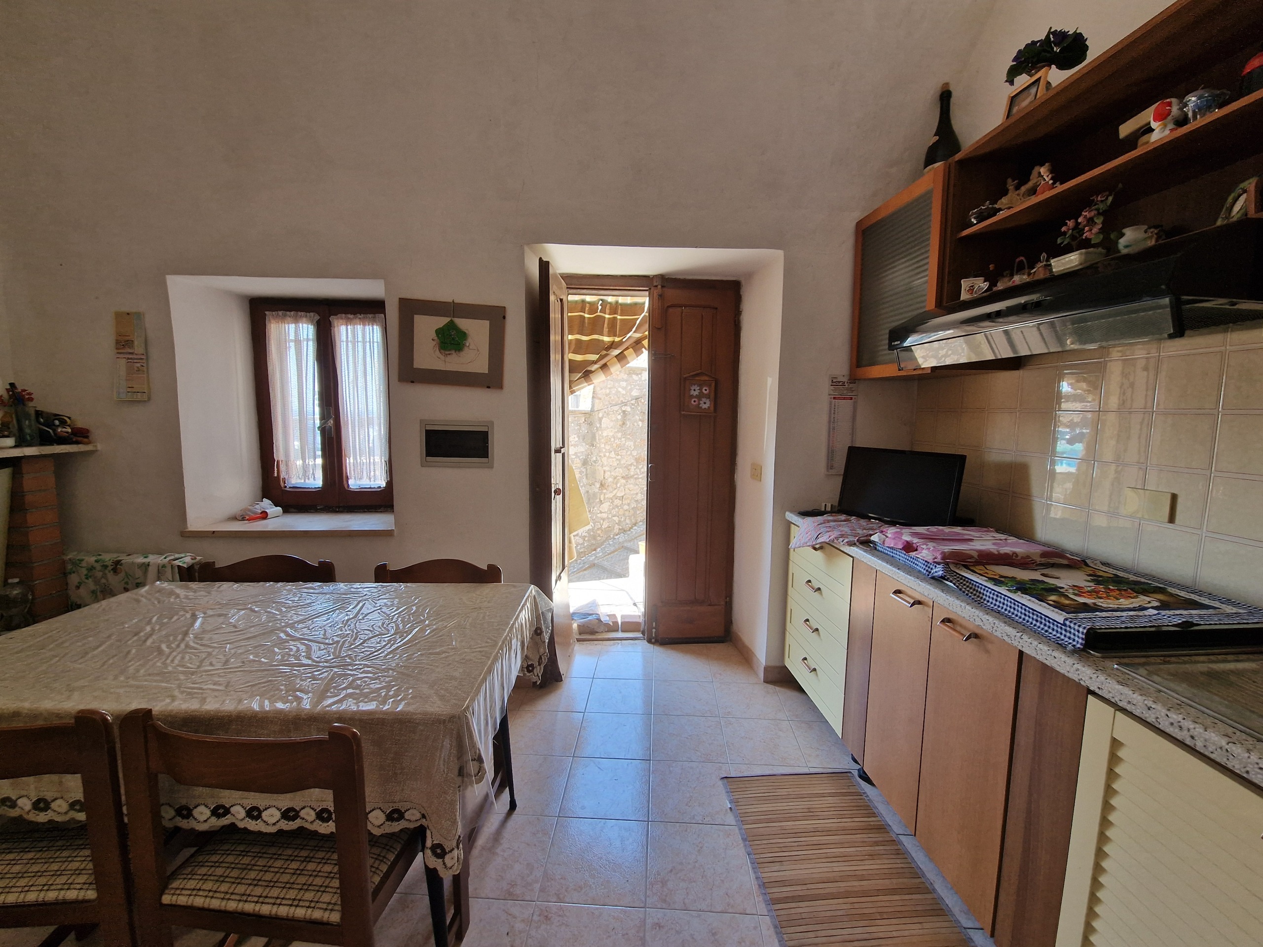 Casa indipendente da ristrutturare in vicolo dell'ospedale 9, Lugnano in Teverina