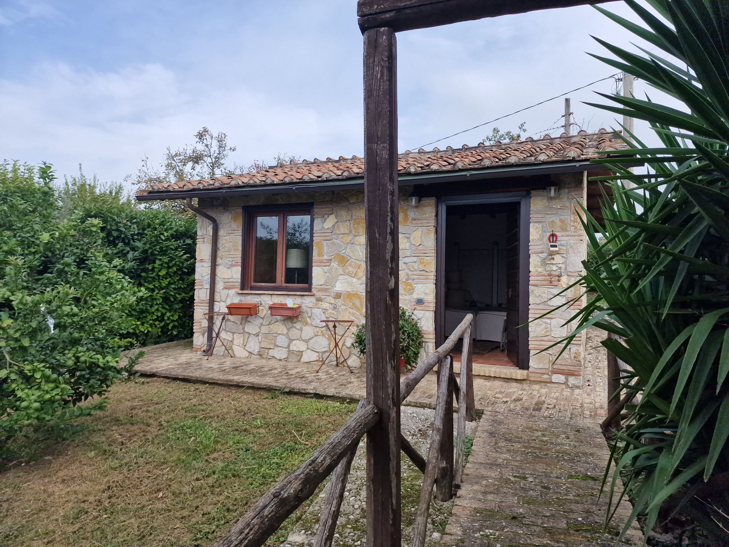 Casa indipendente con giardino in strada del fondo, Amelia