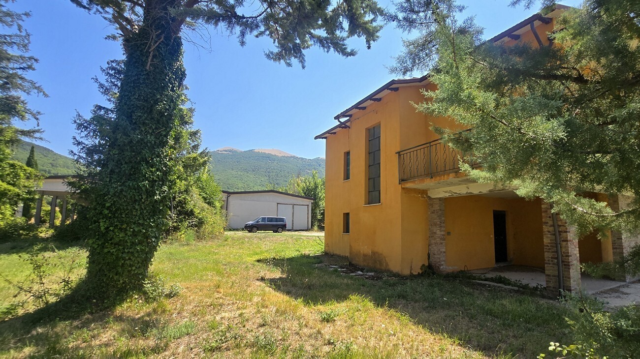 Magazzino con giardino in vocabolo colle 82, Nocera Umbra