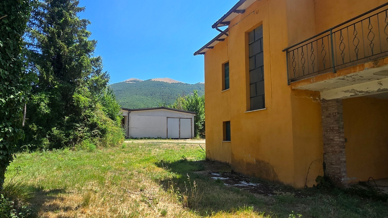 Magazzino con giardino in vocabolo colle 82, Nocera Umbra