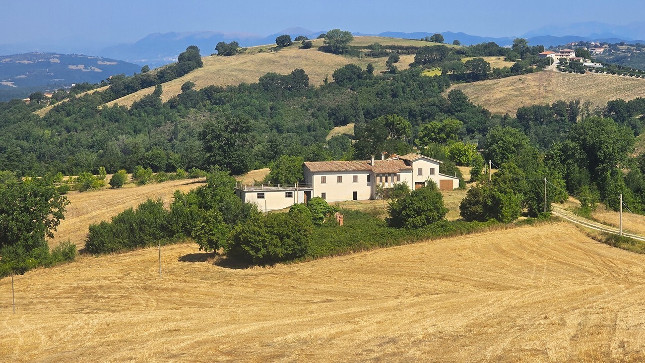 Casa indipendente con terrazzo in morano osteria, Gualdo Tadino