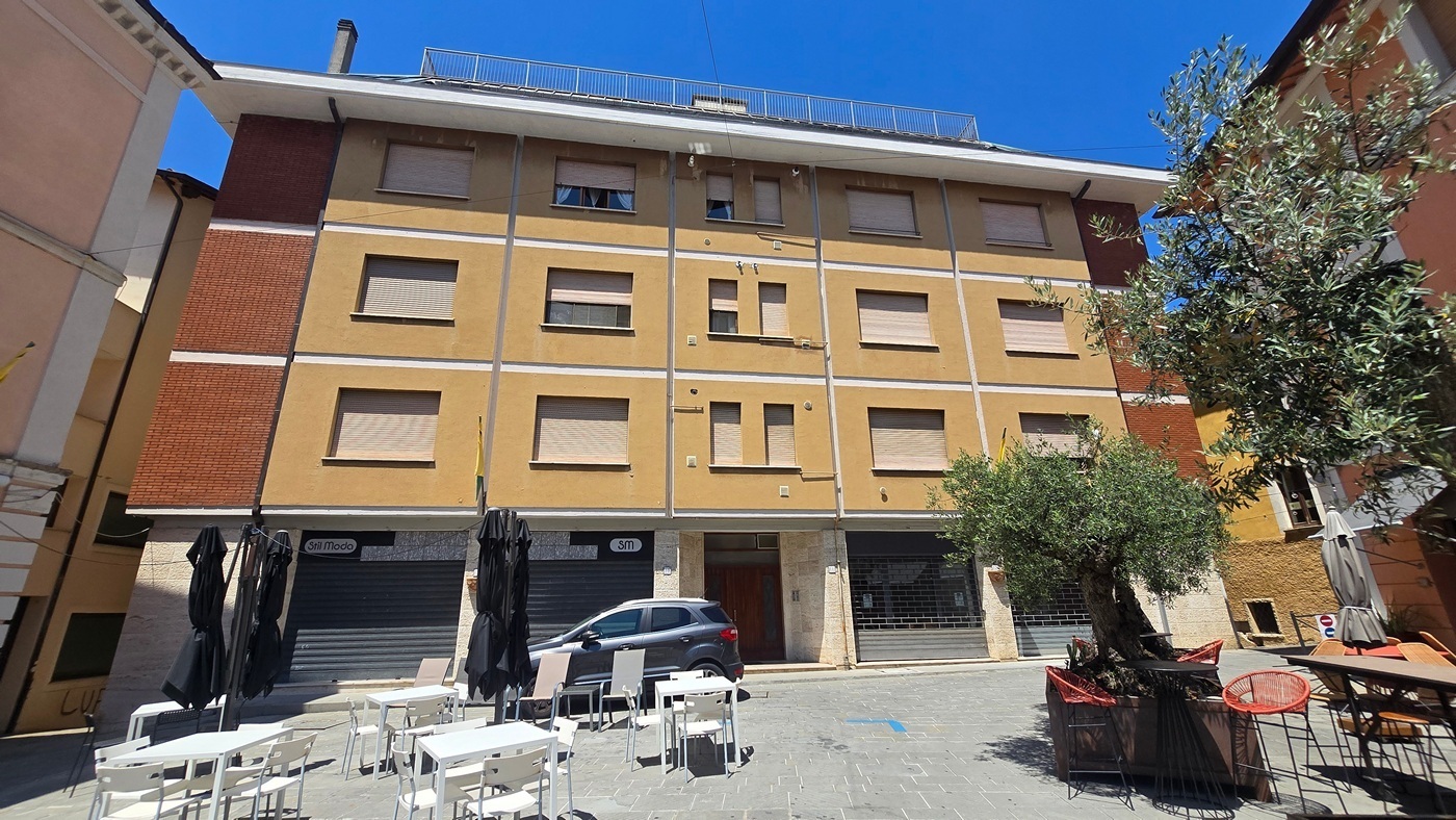 Appartamento in vendita in piazza giuseppe garibaldi 11, Gualdo Tadino