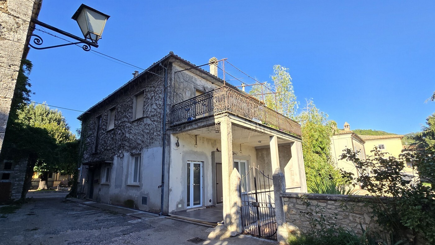 Appartamento con terrazzi in vicolo del molino 3, Guardea