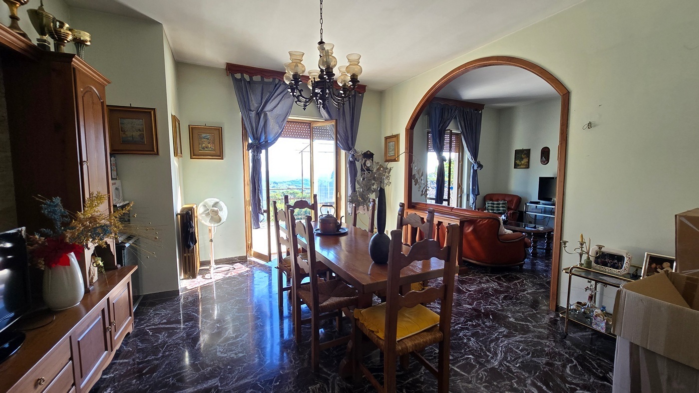 Appartamento con terrazzi in vicolo del molino 3, Guardea