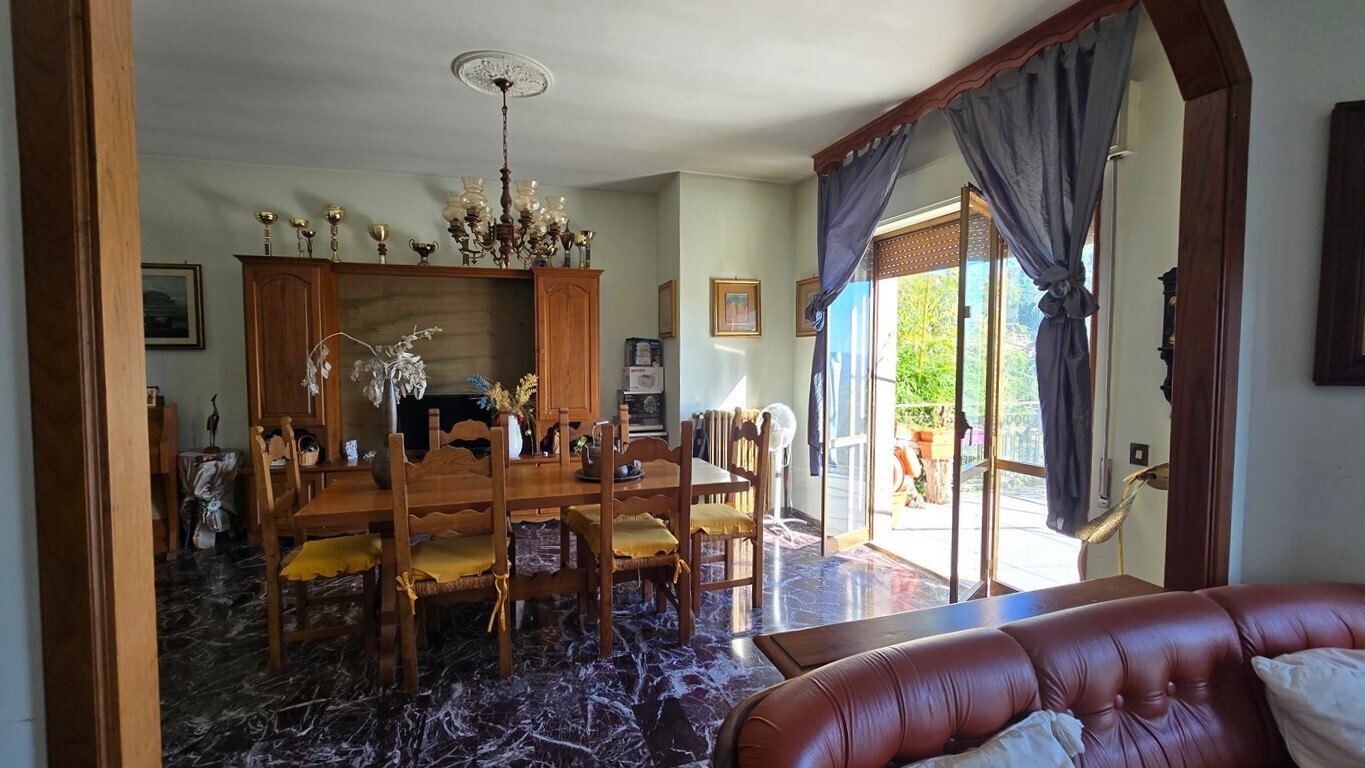 Appartamento con terrazzi in vicolo del molino 3, Guardea