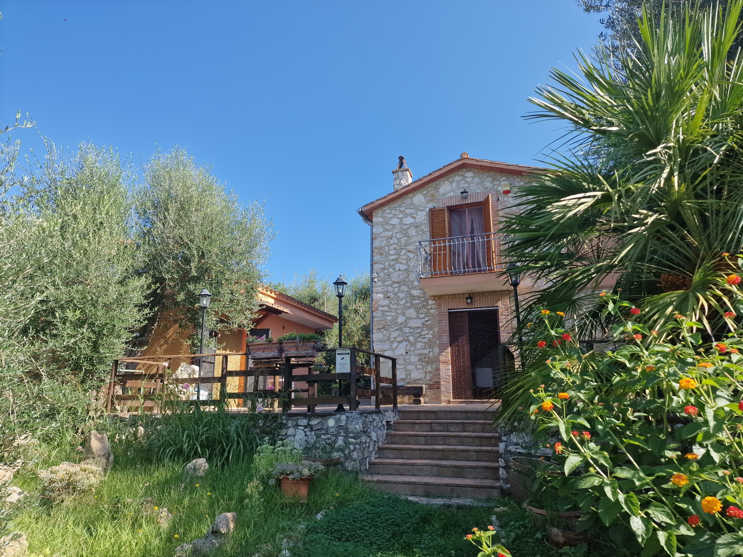 Casa indipendente con giardino in strada di palliccio, Amelia