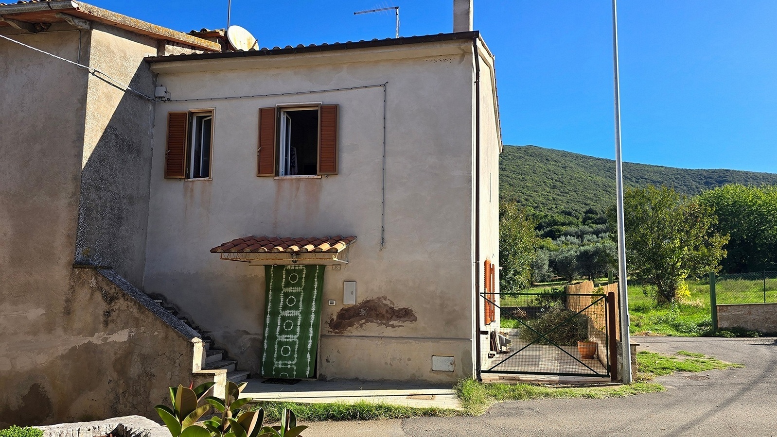 Casa indipendente con giardino in localit� cocciano 30, Guardea