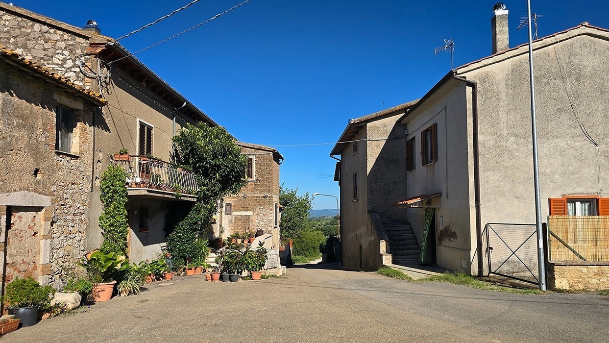 Casa indipendente con giardino in localit� cocciano 30, Guardea