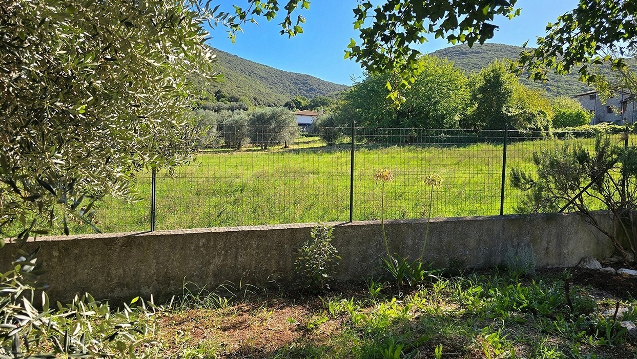 Casa indipendente con giardino in localit� cocciano 30, Guardea