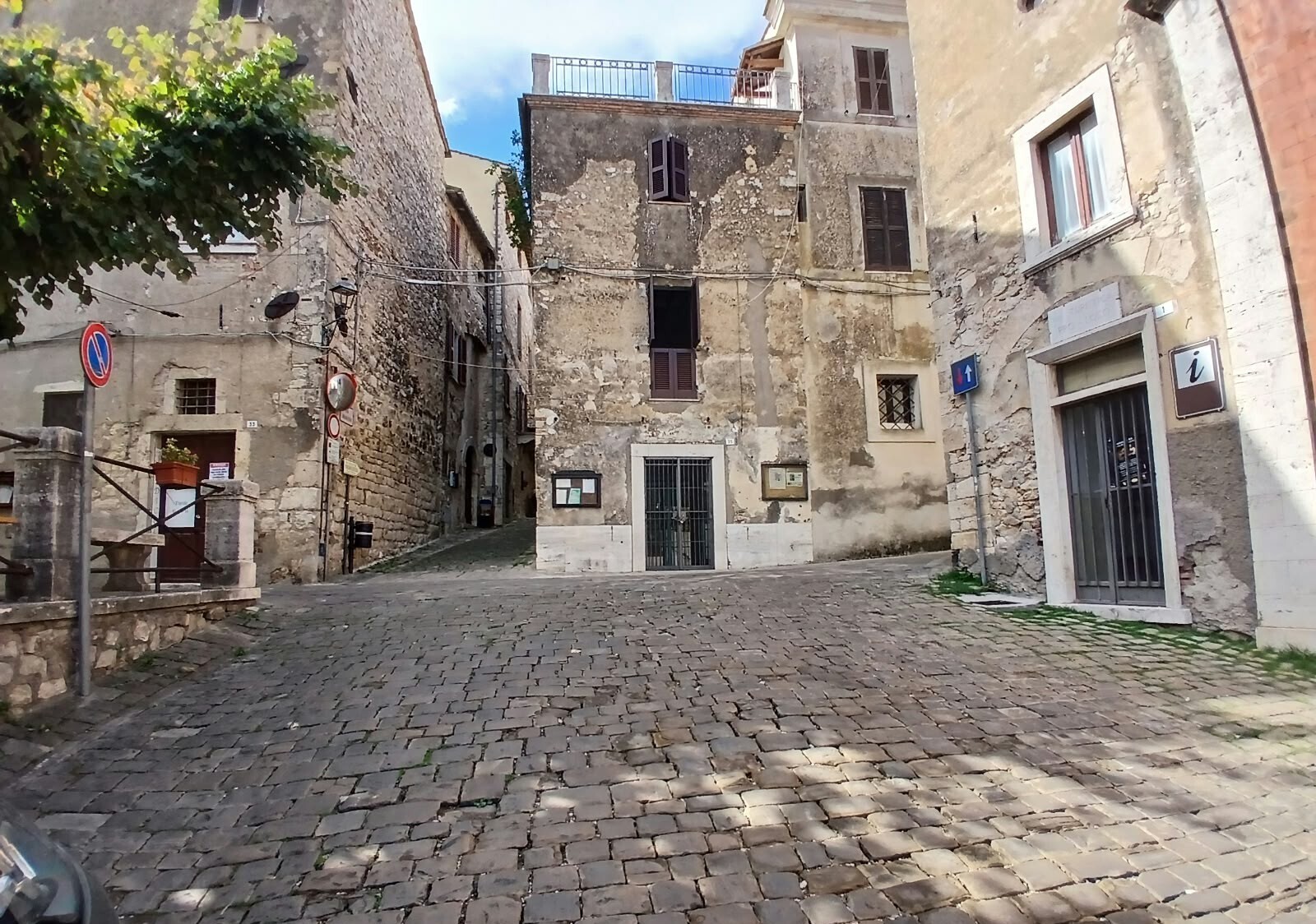 Locale commerciale in vendita in via umberto i 35, Lugnano in Teverina