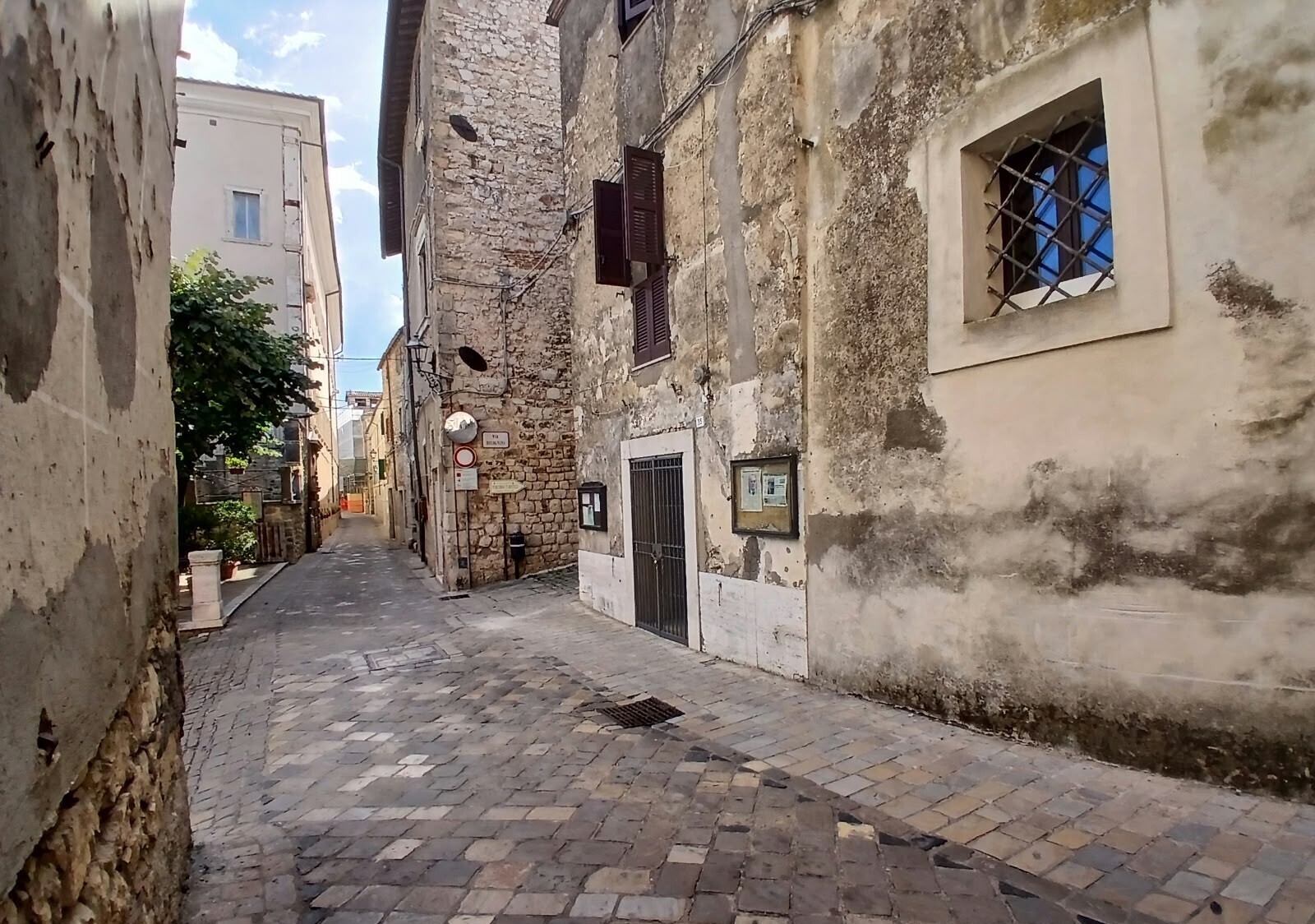 Locale commerciale in vendita in via umberto i 35, Lugnano in Teverina