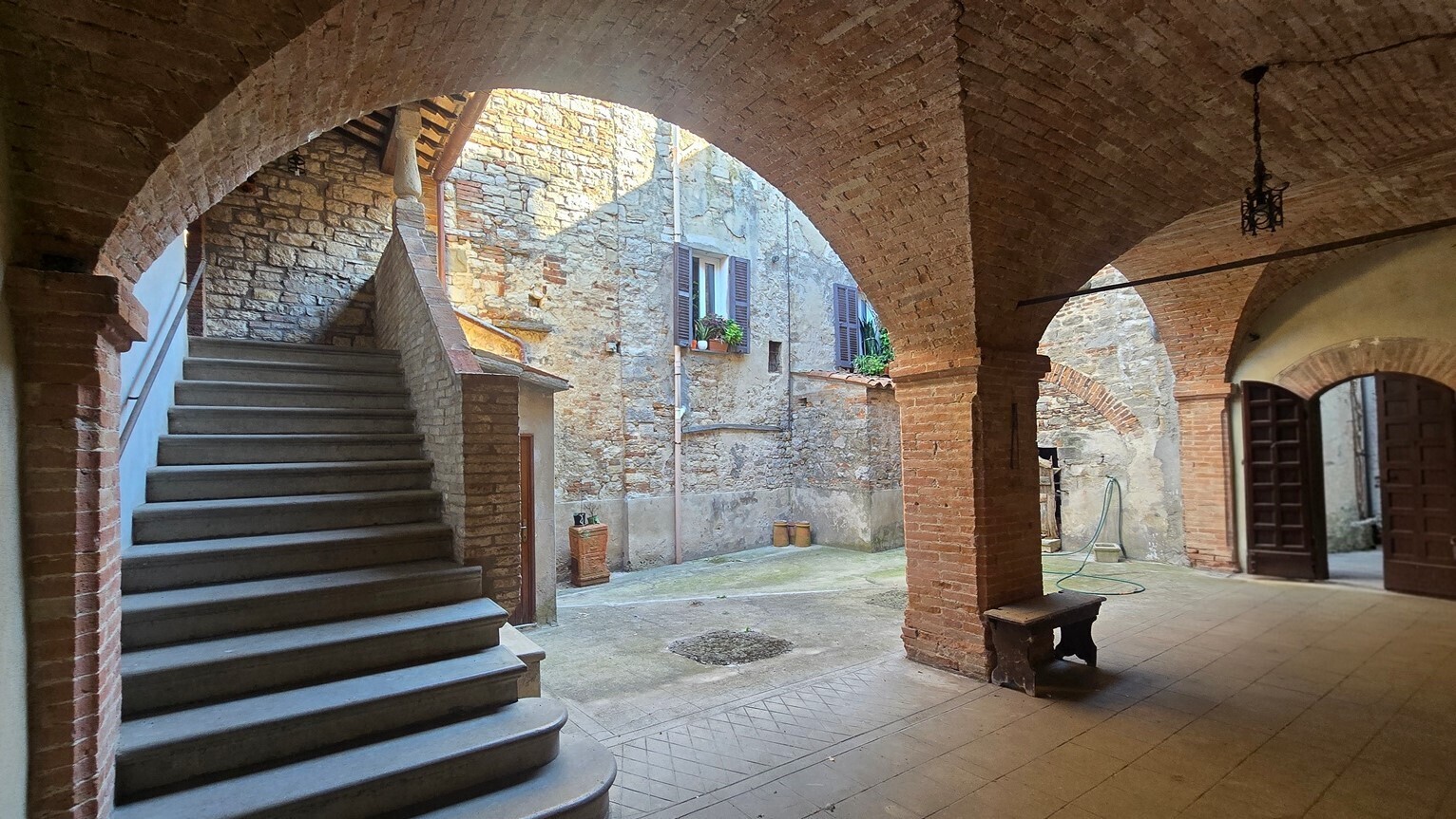 Stabile/Palazzo con terrazzo in via del mercato vecchio 16, Todi