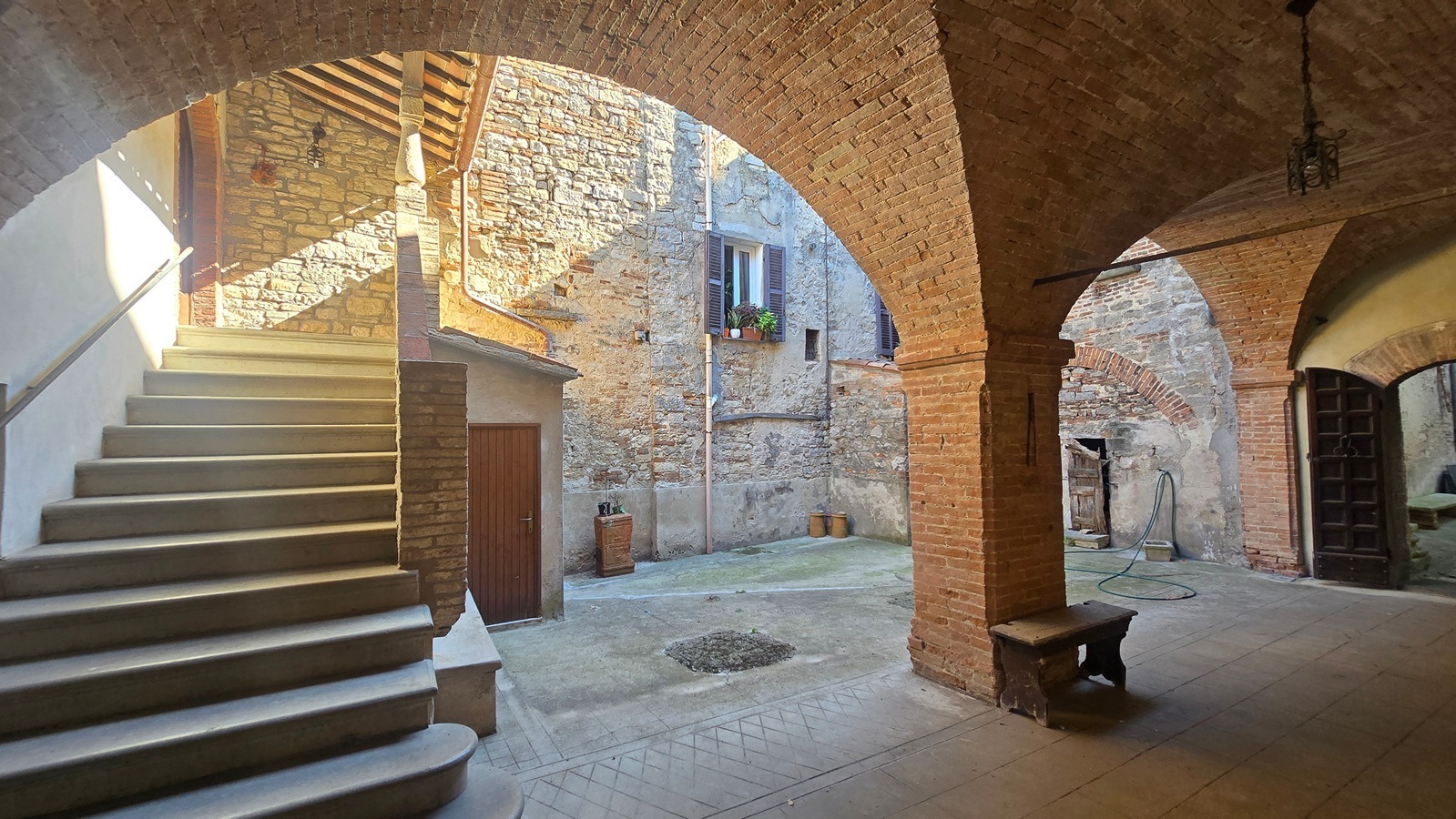 Stabile/Palazzo con terrazzo in via del mercato vecchio 16, Todi