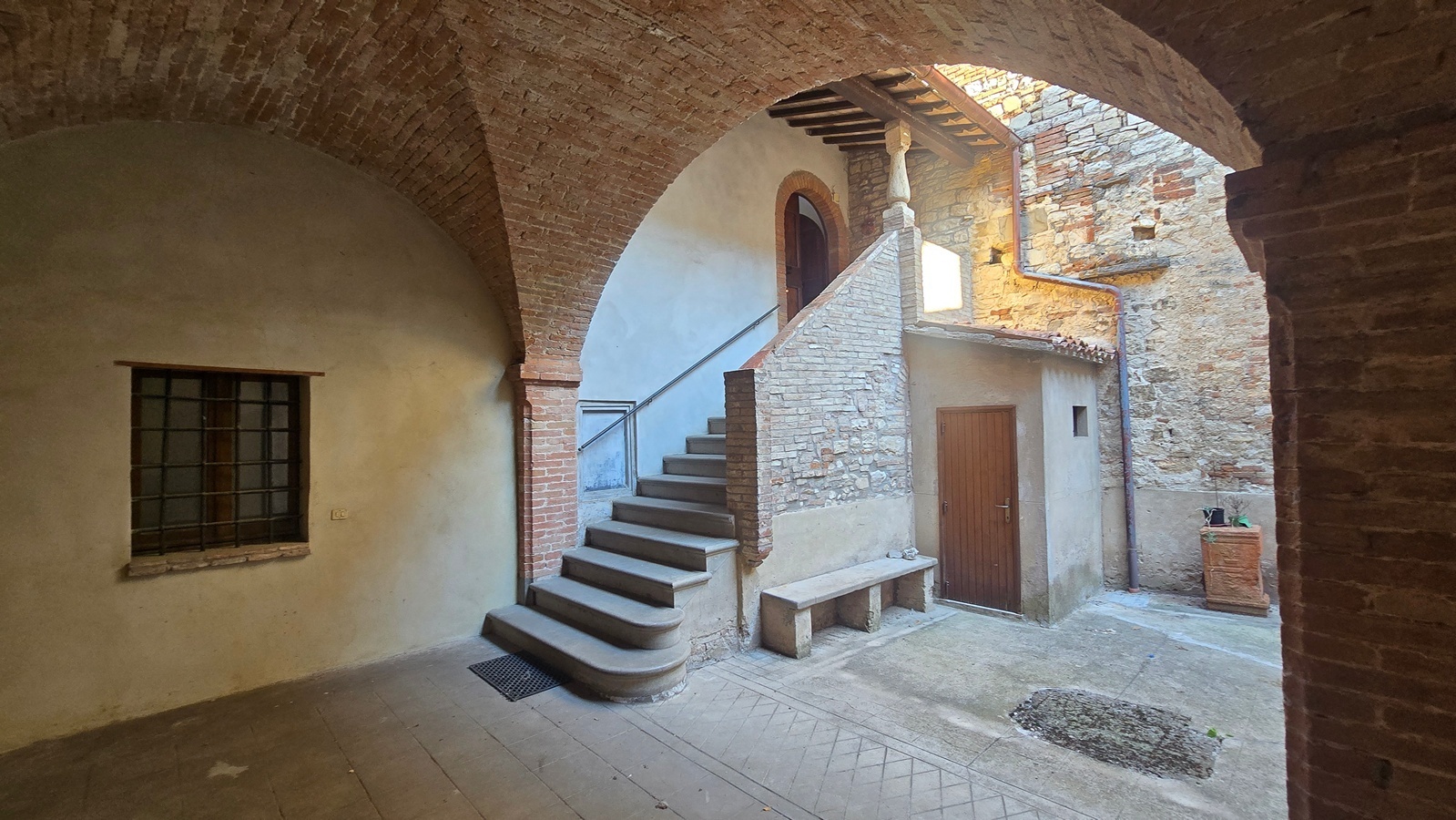 Stabile/Palazzo con terrazzo in via del mercato vecchio 16, Todi