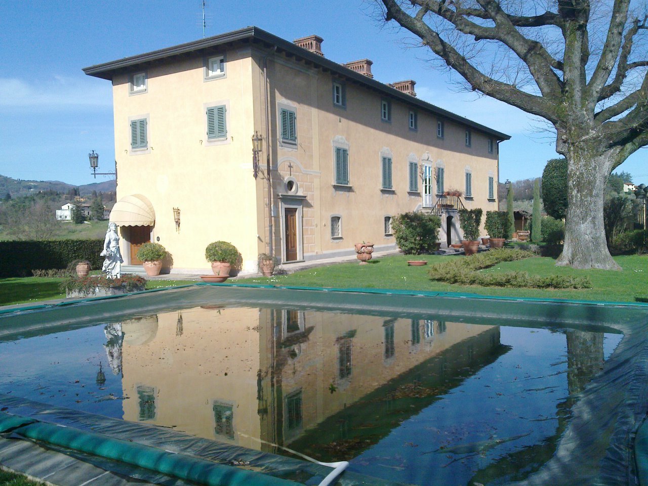 Villa con giardino in via del bevilacqua, Capannori