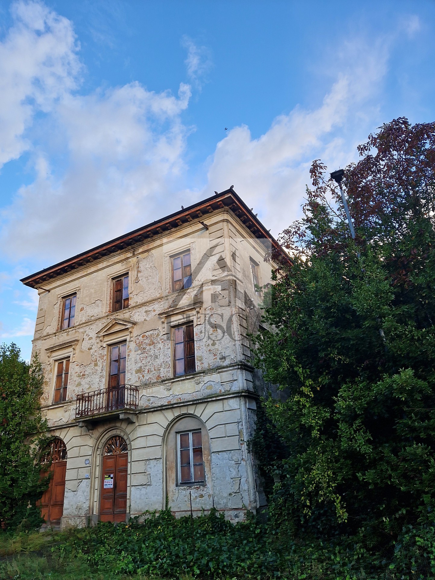Villa con giardino in via pisana, Lucca