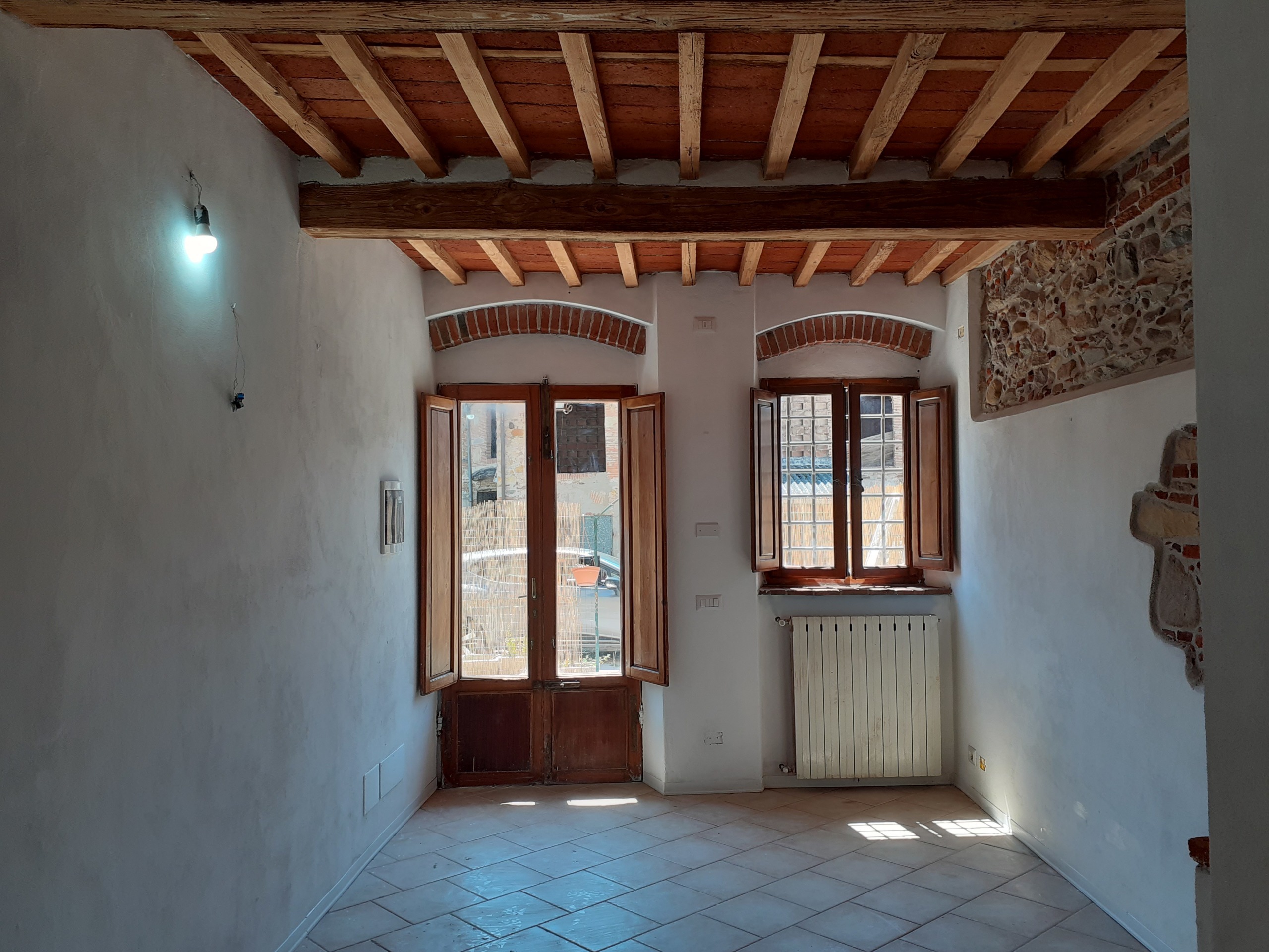 Casa indipendente ristrutturata in via carraia, Capannori