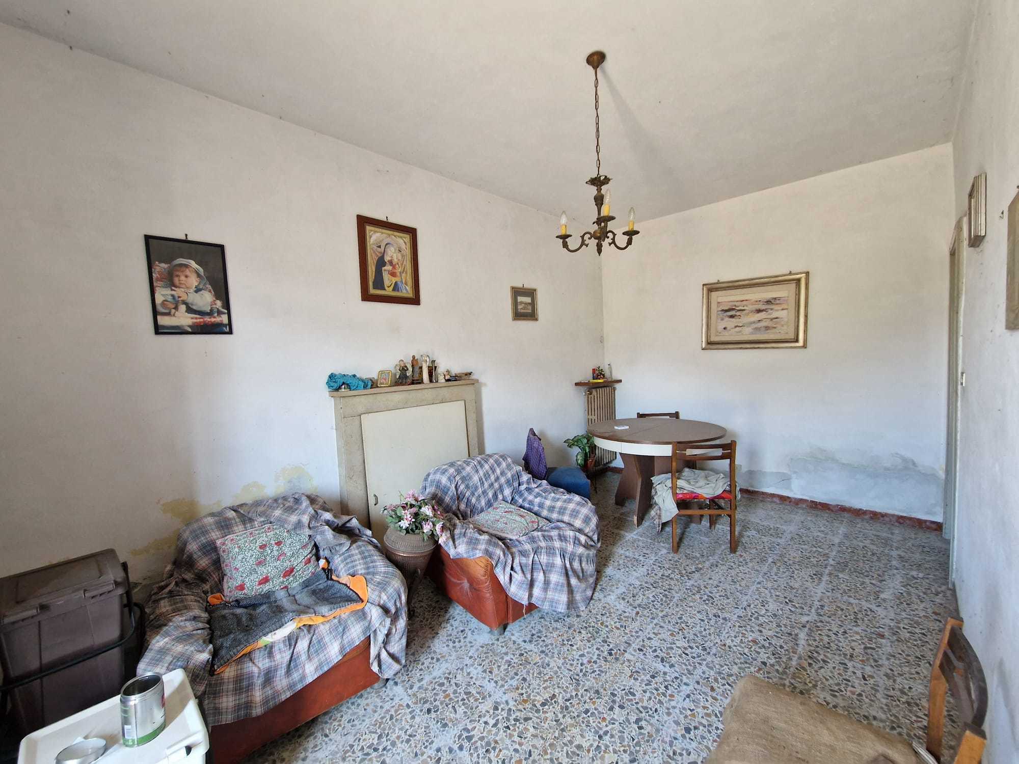 Casa indipendente da ristrutturare in via vecchia di nozzano, Lucca